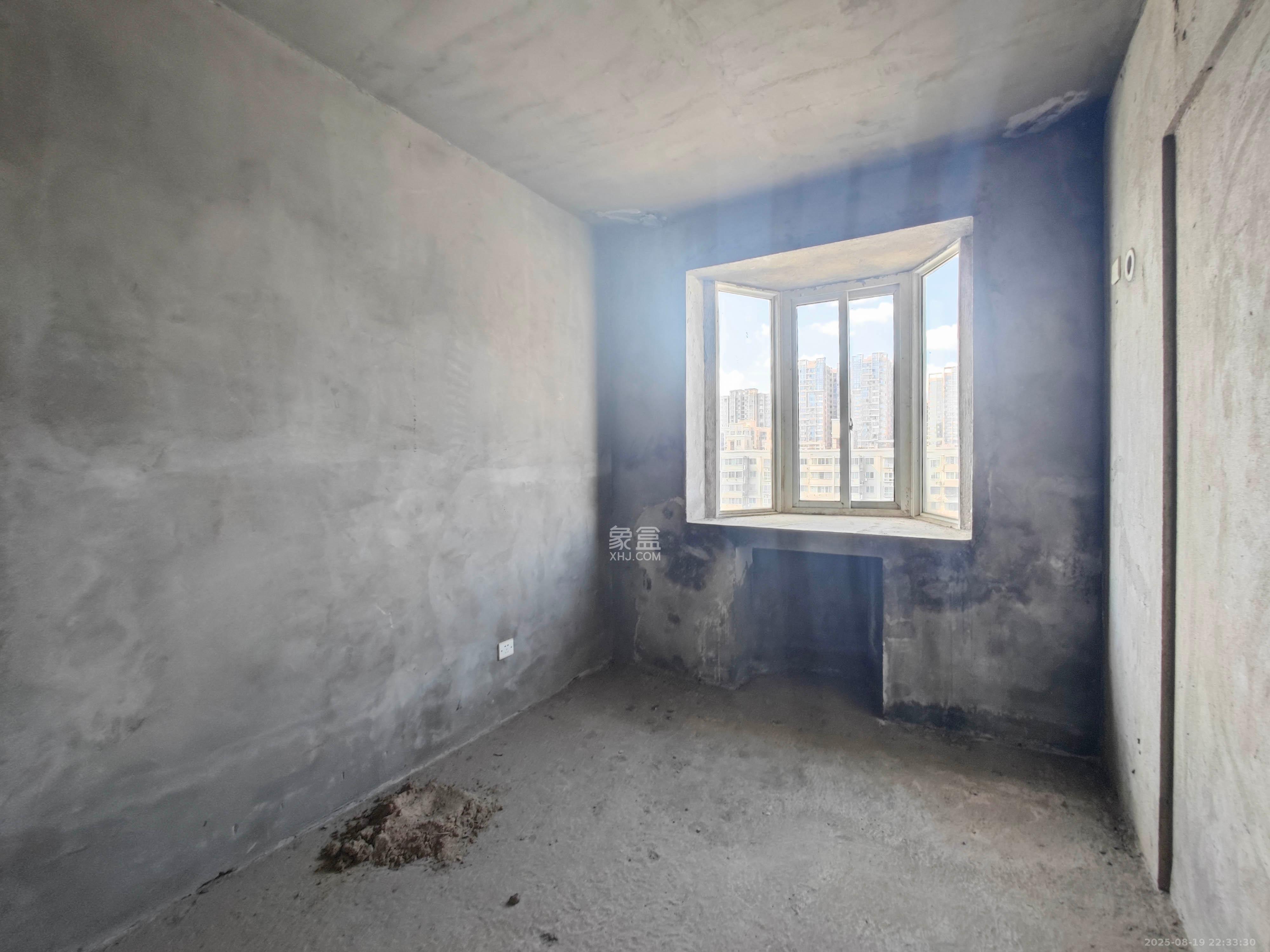 泰禹家园(彩云之翼家园一期、二期、三期) 5室2厅2卫 158.00万 泰禹家园(彩云之翼家园一期、二期、三期) 5室2厅2卫 158.00万卧室