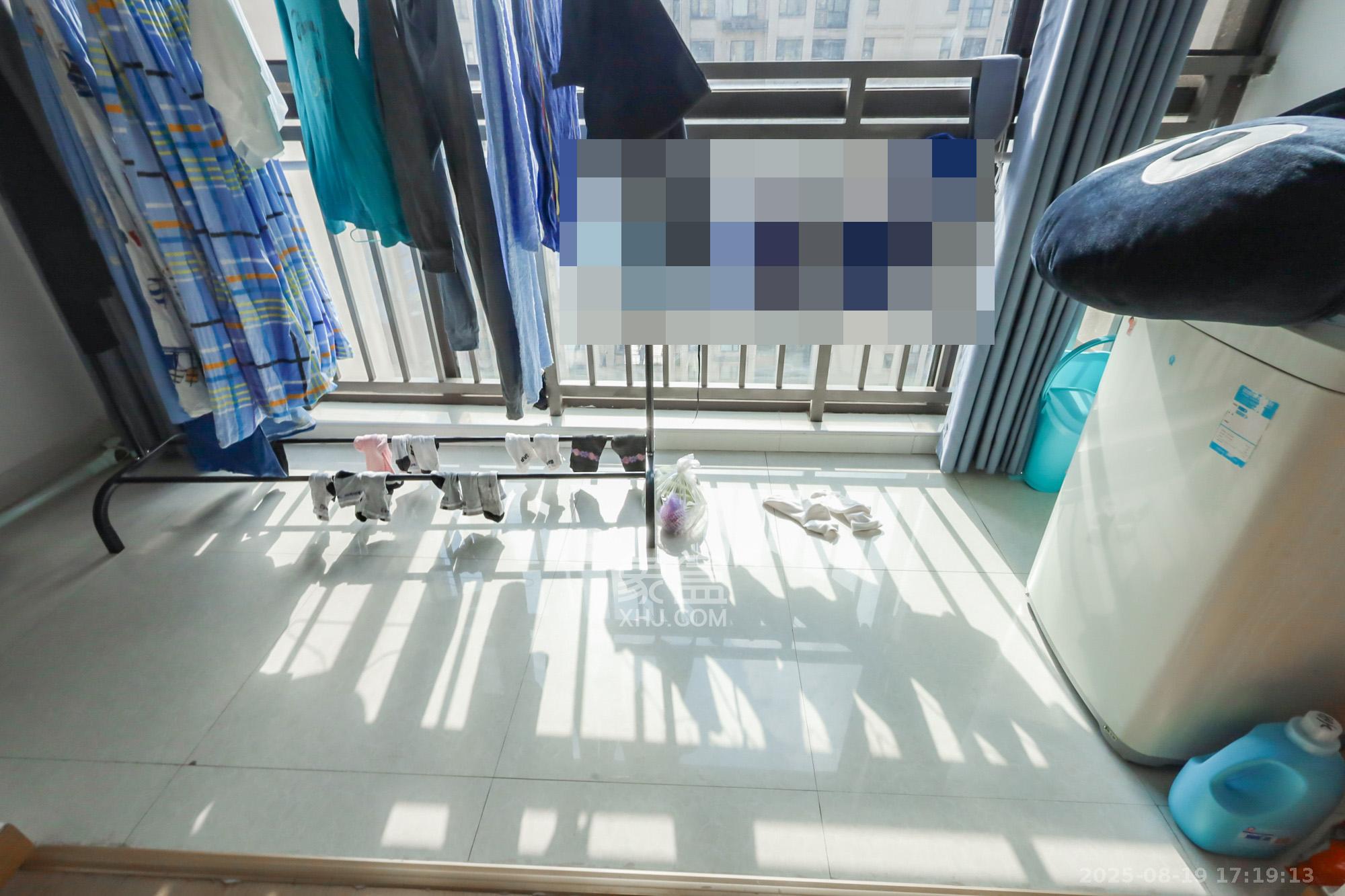 旭辉藏郡(藏郡、旭湘华府) 1室2厅1卫 260.0万 旭辉藏郡(藏郡、旭湘华府) 1室2厅1卫 260.0万阳台