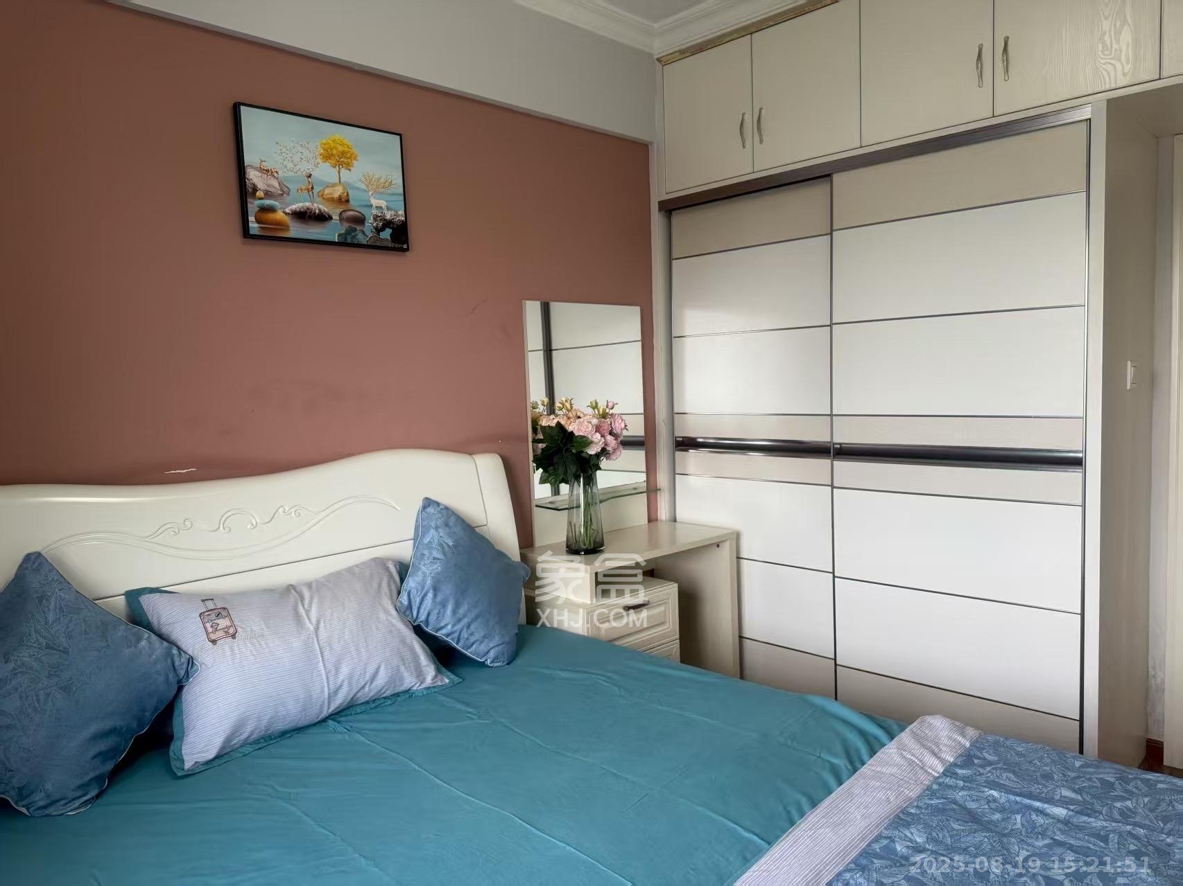 锦泰东环国际 1室2厅1卫 2600.0元/月 锦泰东环国际 1室2厅1卫 2600.0元/月室内图