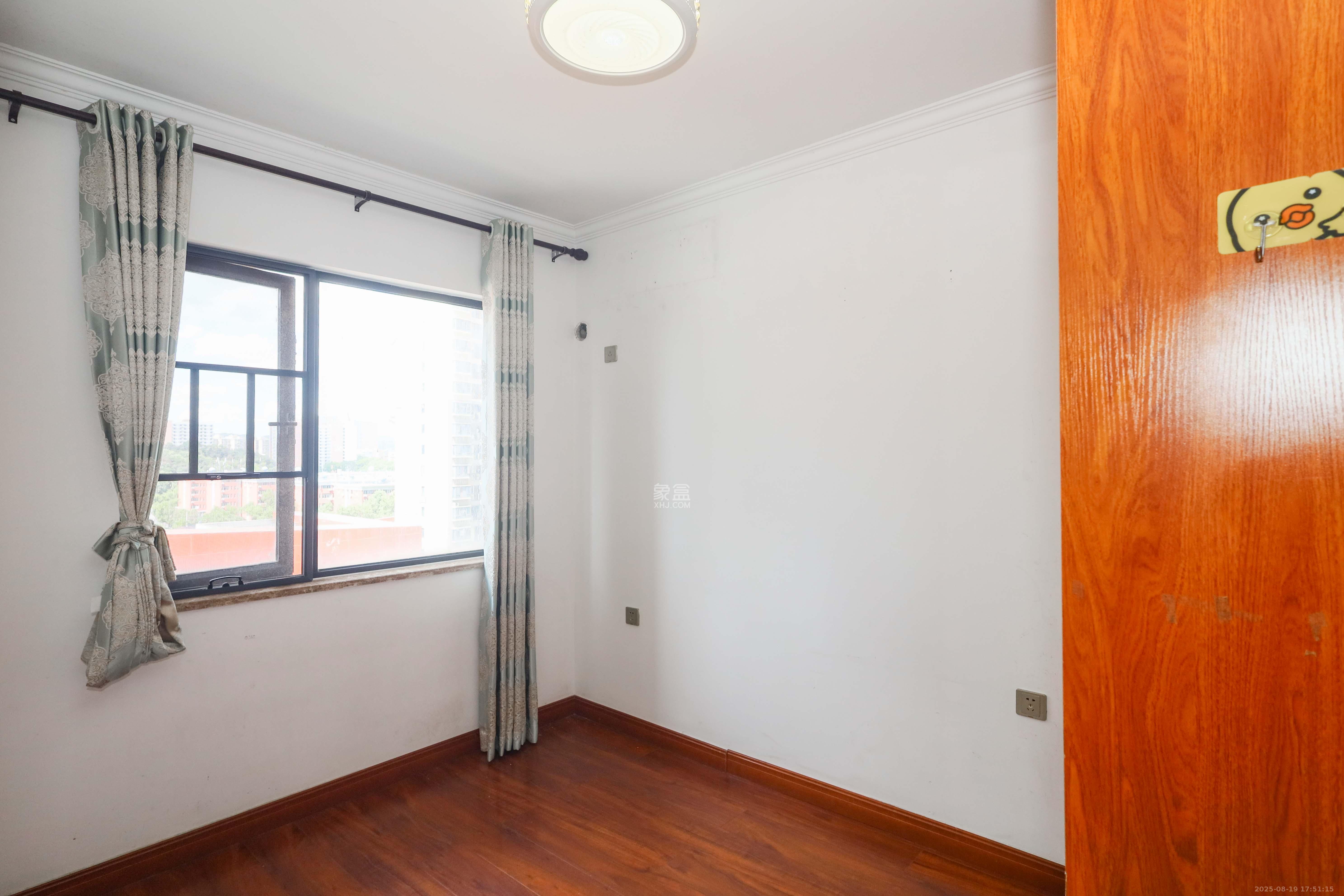 好莱城(弘德西街) 4室2厅2卫 104.0万 好莱城(弘德西街) 4室2厅2卫 104.0万卧室