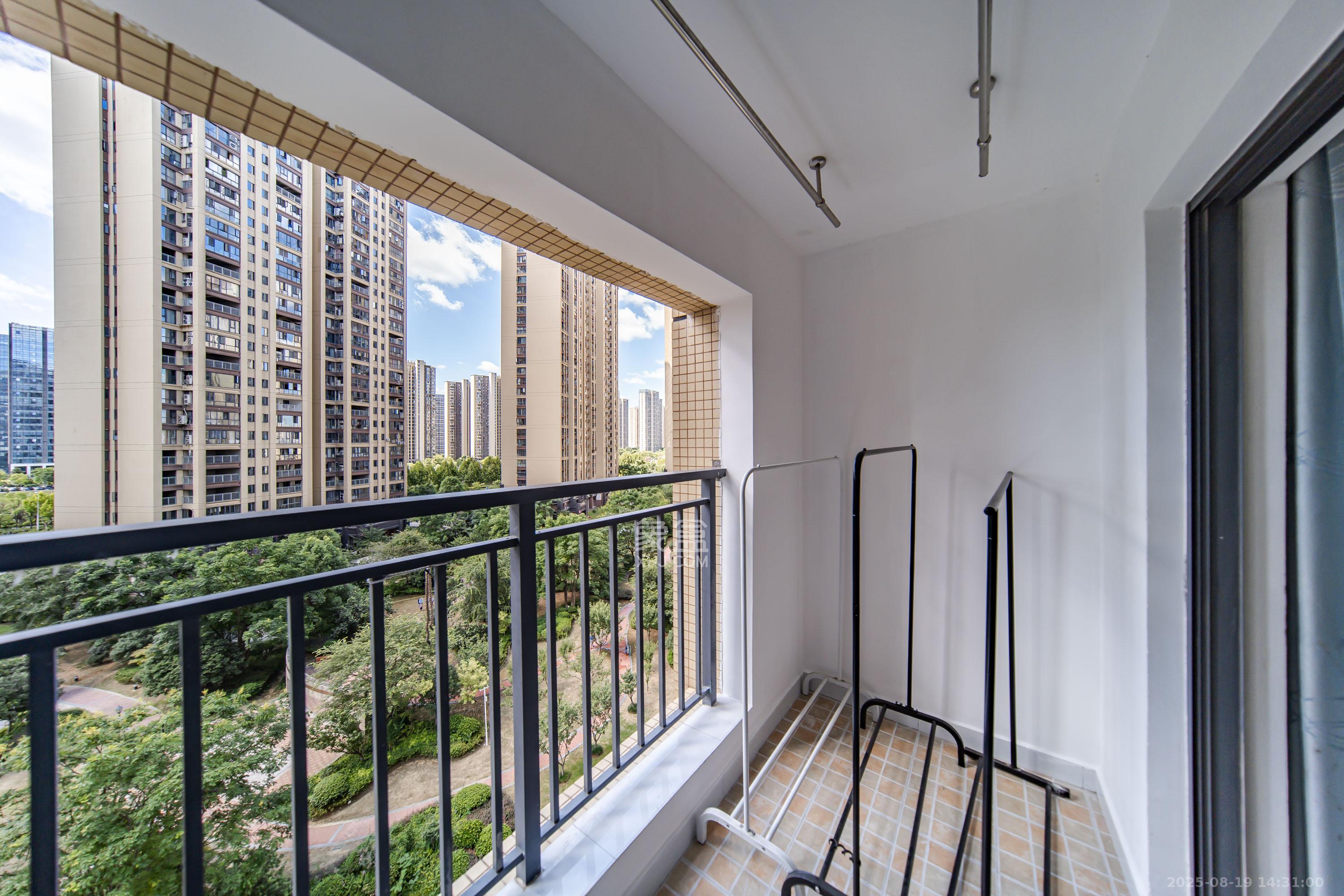 兰亭湾畔  3室2厅2卫    99.0万 兰亭湾畔  3室2厅2卫    99.0万阳台