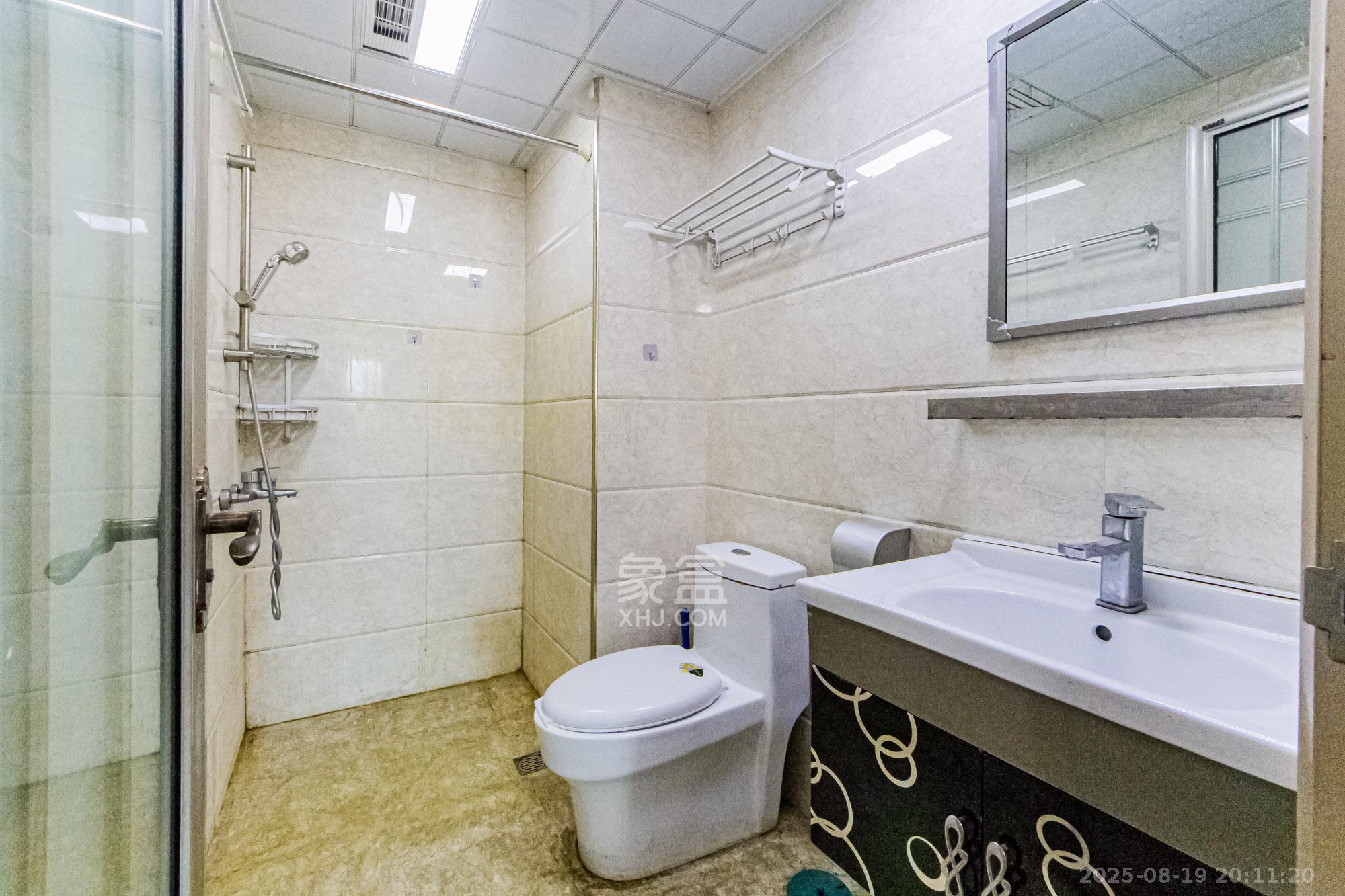 北辰三角洲E3区 1室1厅1卫 49.8万 北辰三角洲E3区 1室1厅1卫 49.8万卫生间