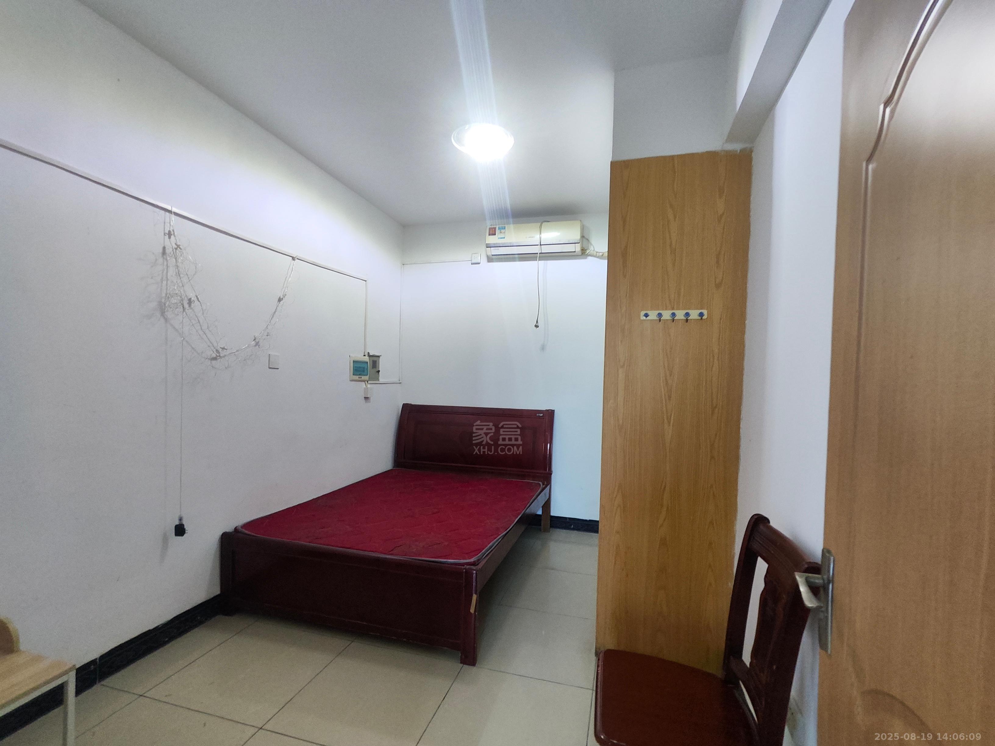 城市风景  2室2厅1卫   1200.00元/月室内图