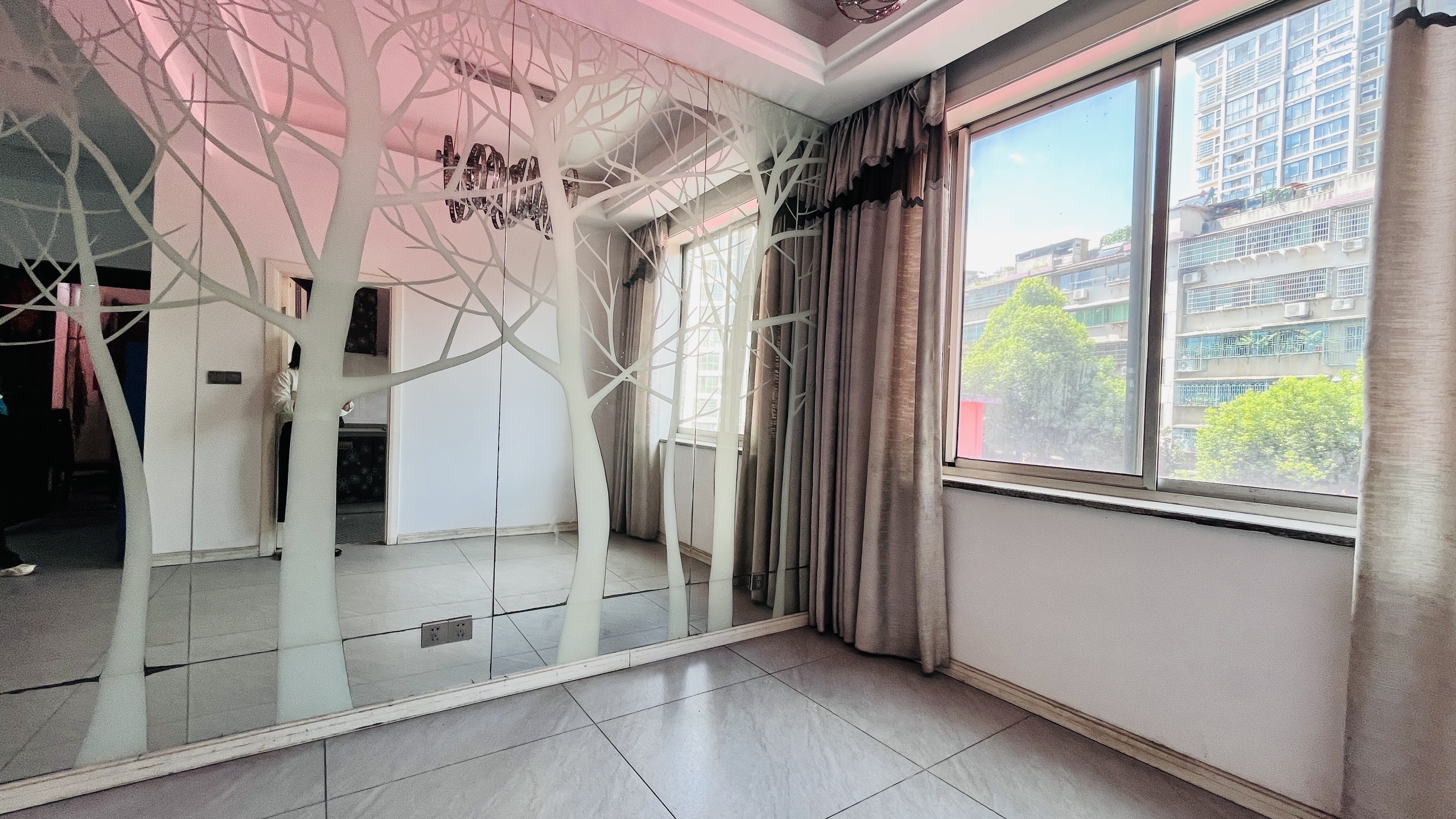 金桃苑小区  5室2厅2卫    1500.0元/月 金桃苑小区  5室2厅2卫    1500.0元/月室内图