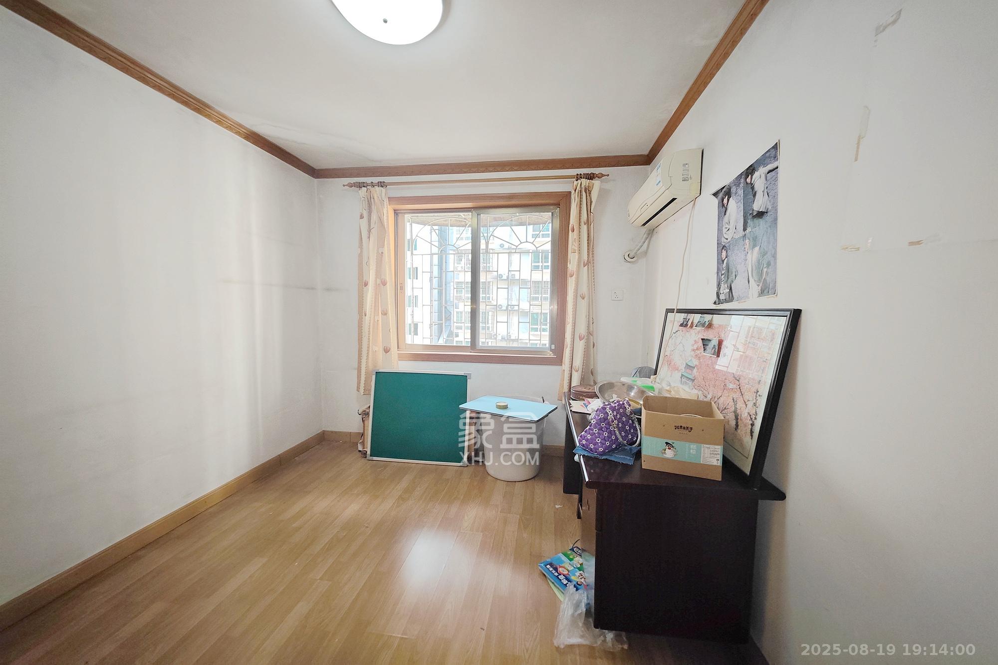 石长铁路宿舍 3室2厅2卫 80.0万 石长铁路宿舍 3室2厅2卫 80.0万卧室