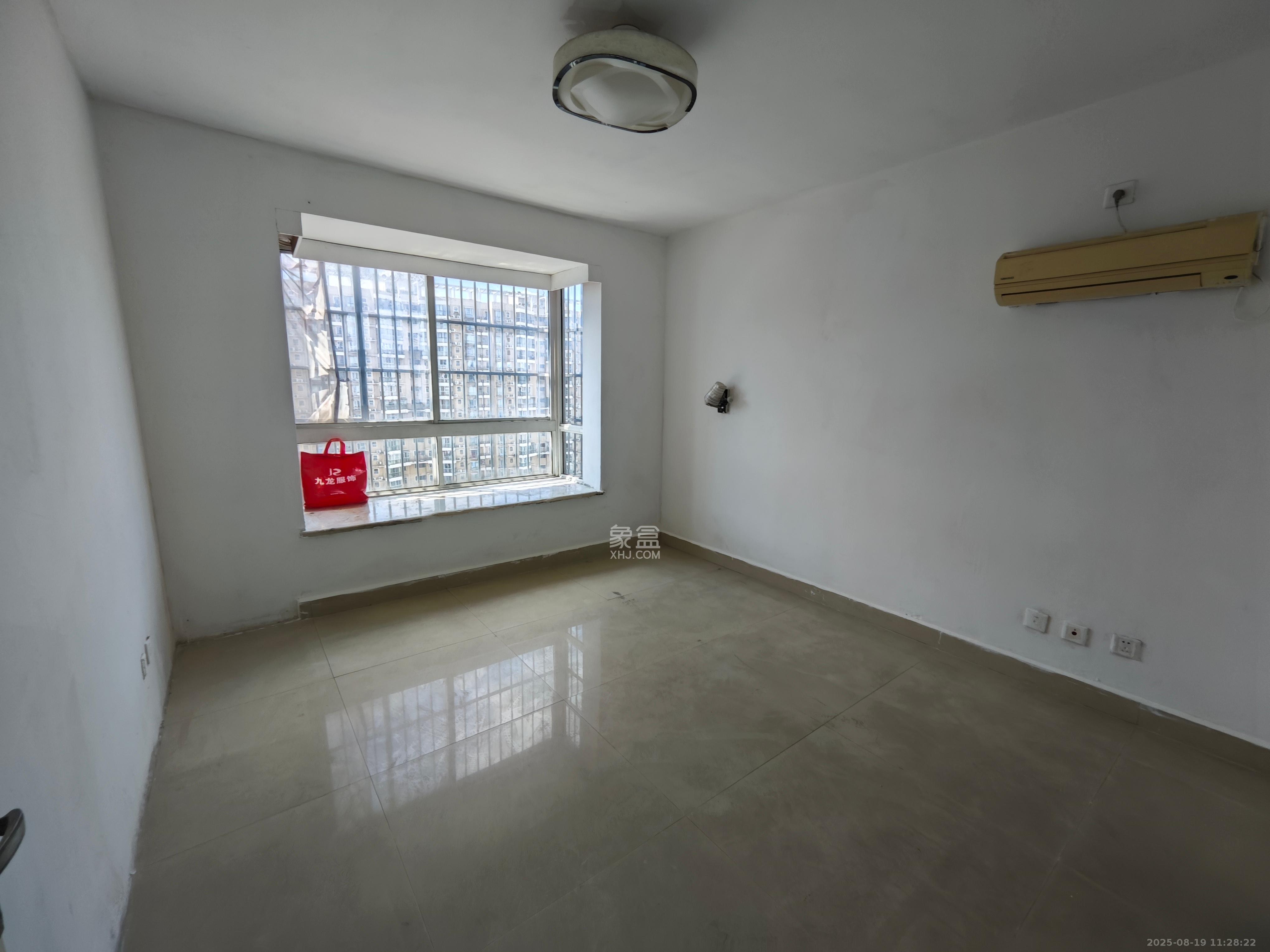 华海3C(天心电子世界) 3室2厅1卫 2600.0元/月 华海3C(天心电子世界) 3室2厅1卫 2600.0元/月室内图