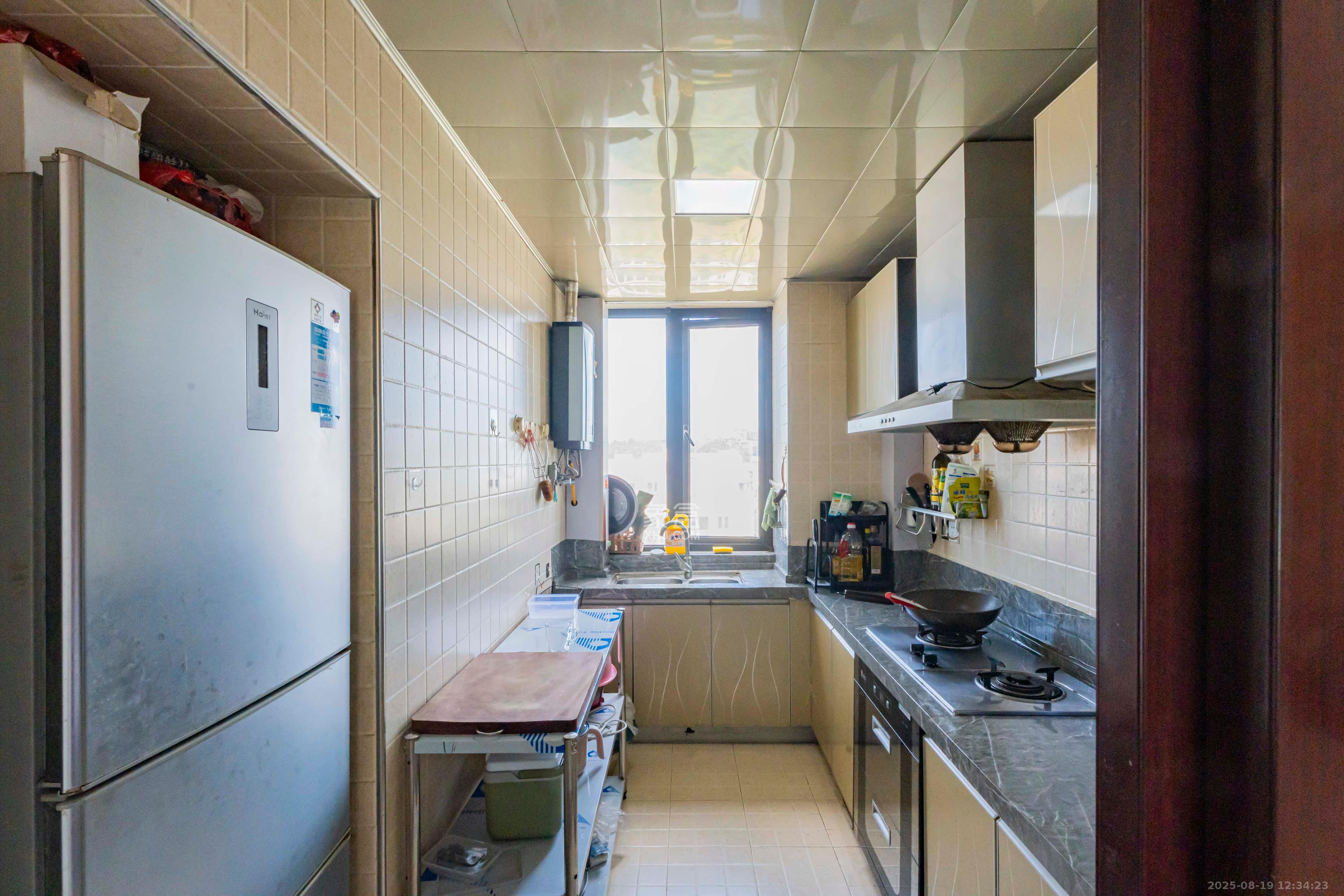 藏珑湖上国际花园 4室2厅2卫 148.0万 藏珑湖上国际花园 4室2厅2卫 148.0万厨房