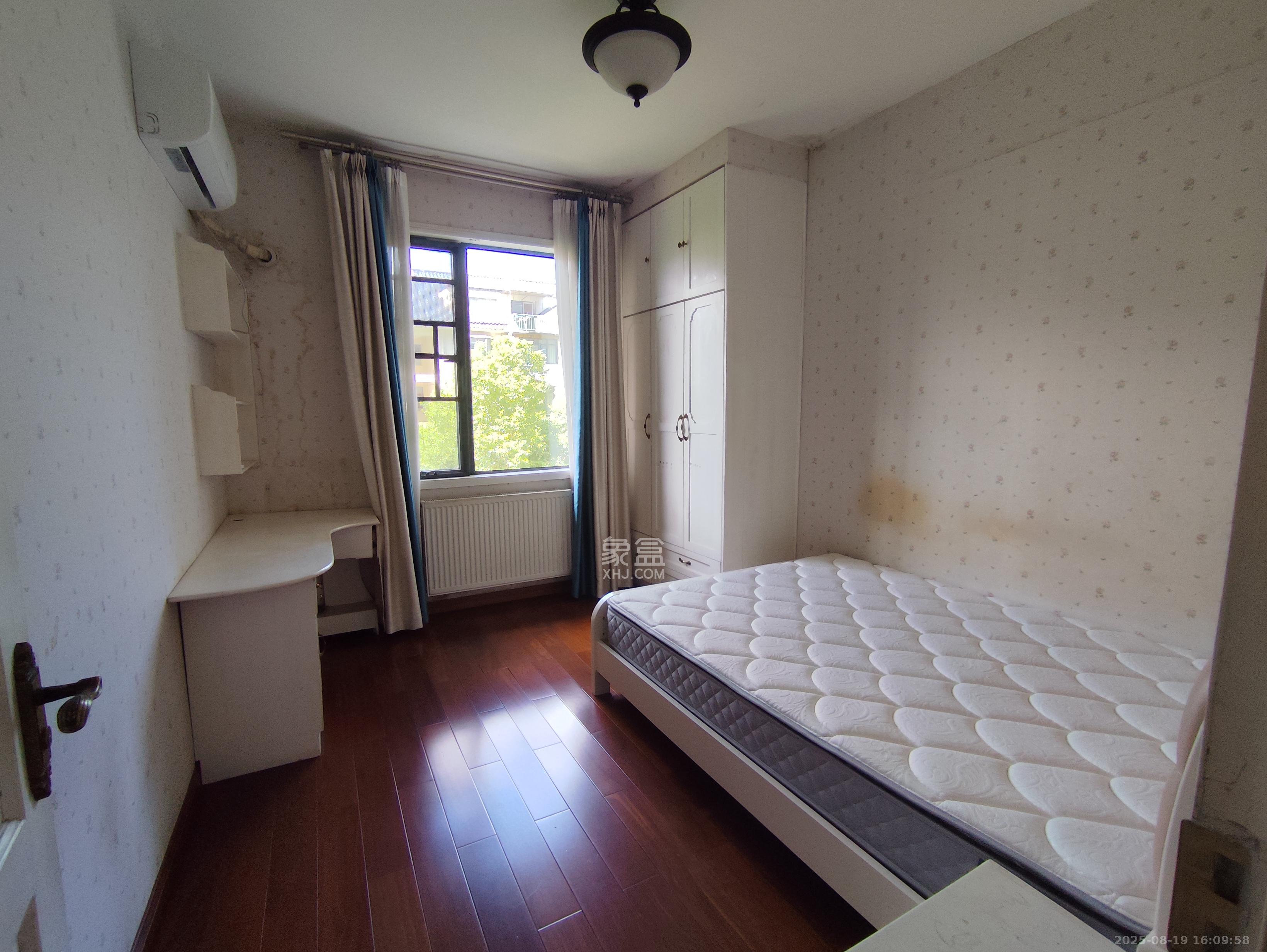 八方小区D区 4室2厅2卫 4800.0元/月 八方小区D区 4室2厅2卫 4800.0元/月室内图