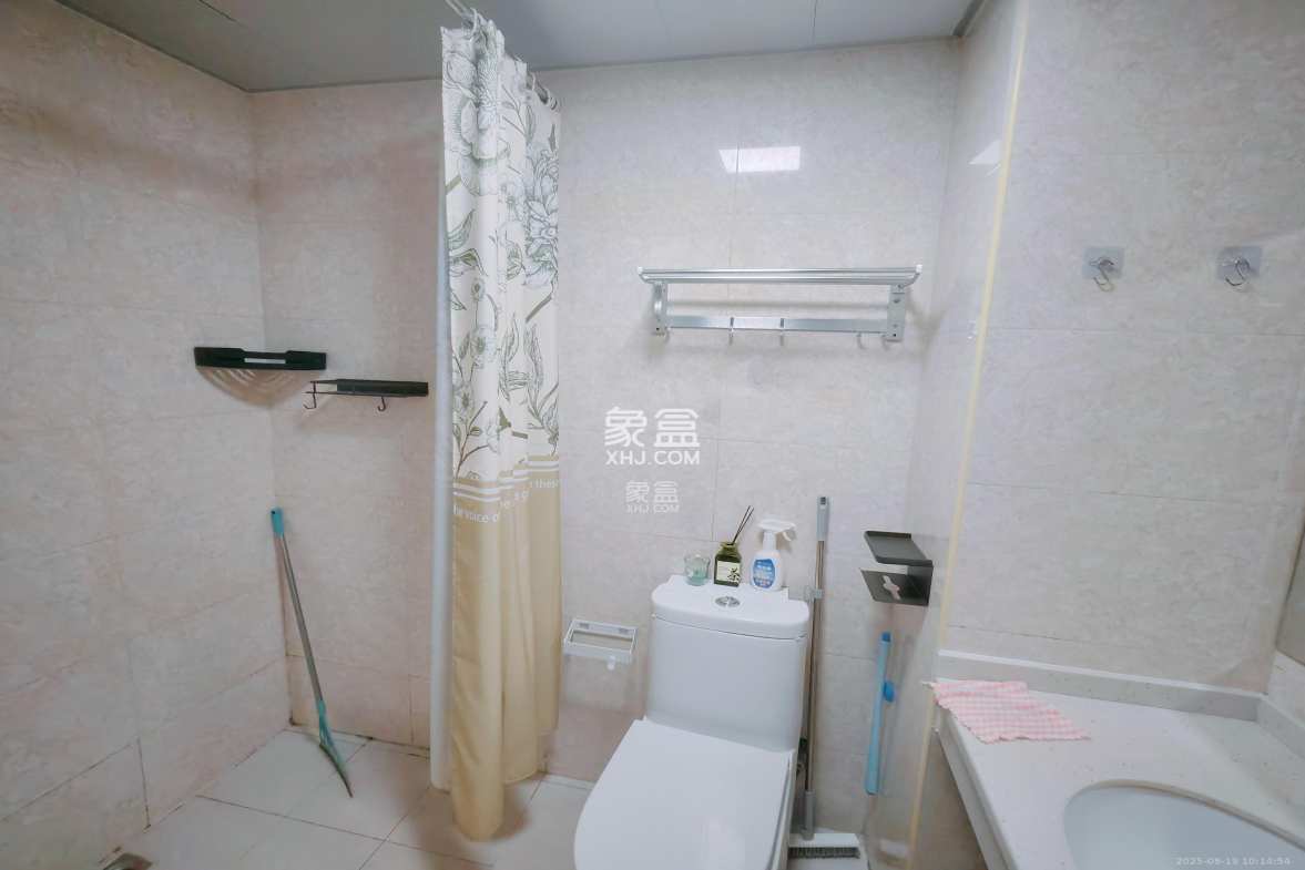 绿地中央广场 1室1厅1卫 1400.0元/月 绿地中央广场 1室1厅1卫 1400.0元/月室内图