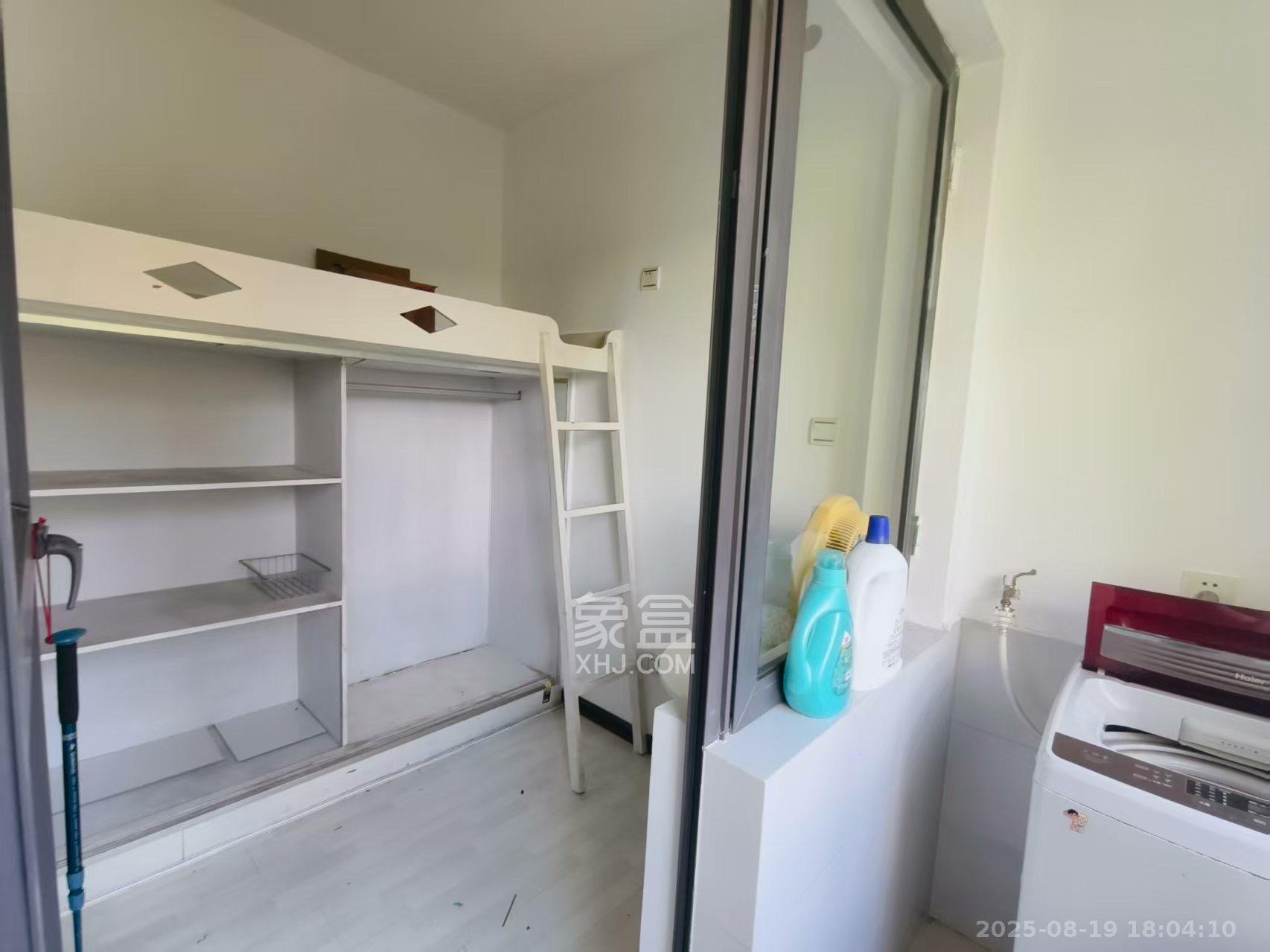 阳光100一期、四五期  3室2厅2卫    3500.0元/月 阳光100一期、四五期  3室2厅2卫    3500.0元/月室内图