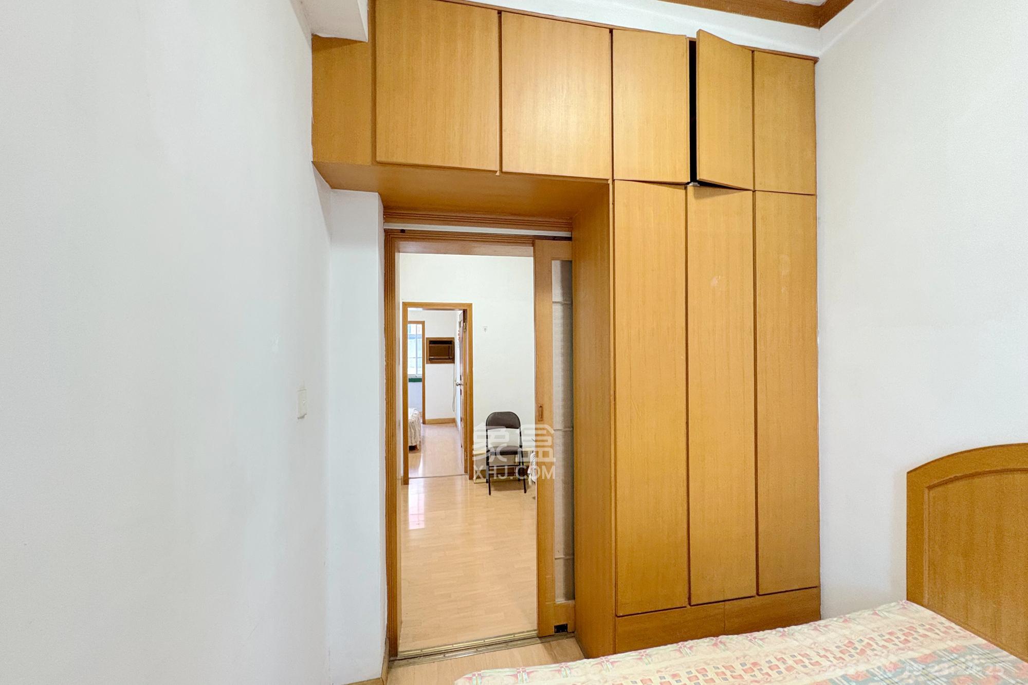 燕山街社区  2室1厅1卫   38.00万卧室