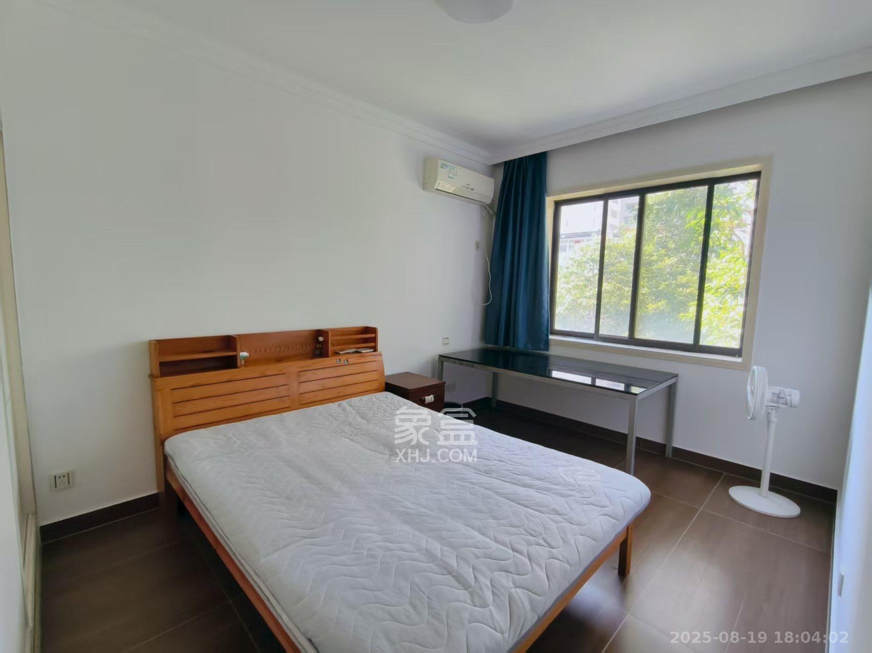 阳光100一期、四五期  3室2厅2卫    3500.0元/月 阳光100一期、四五期  3室2厅2卫    3500.0元/月室内图