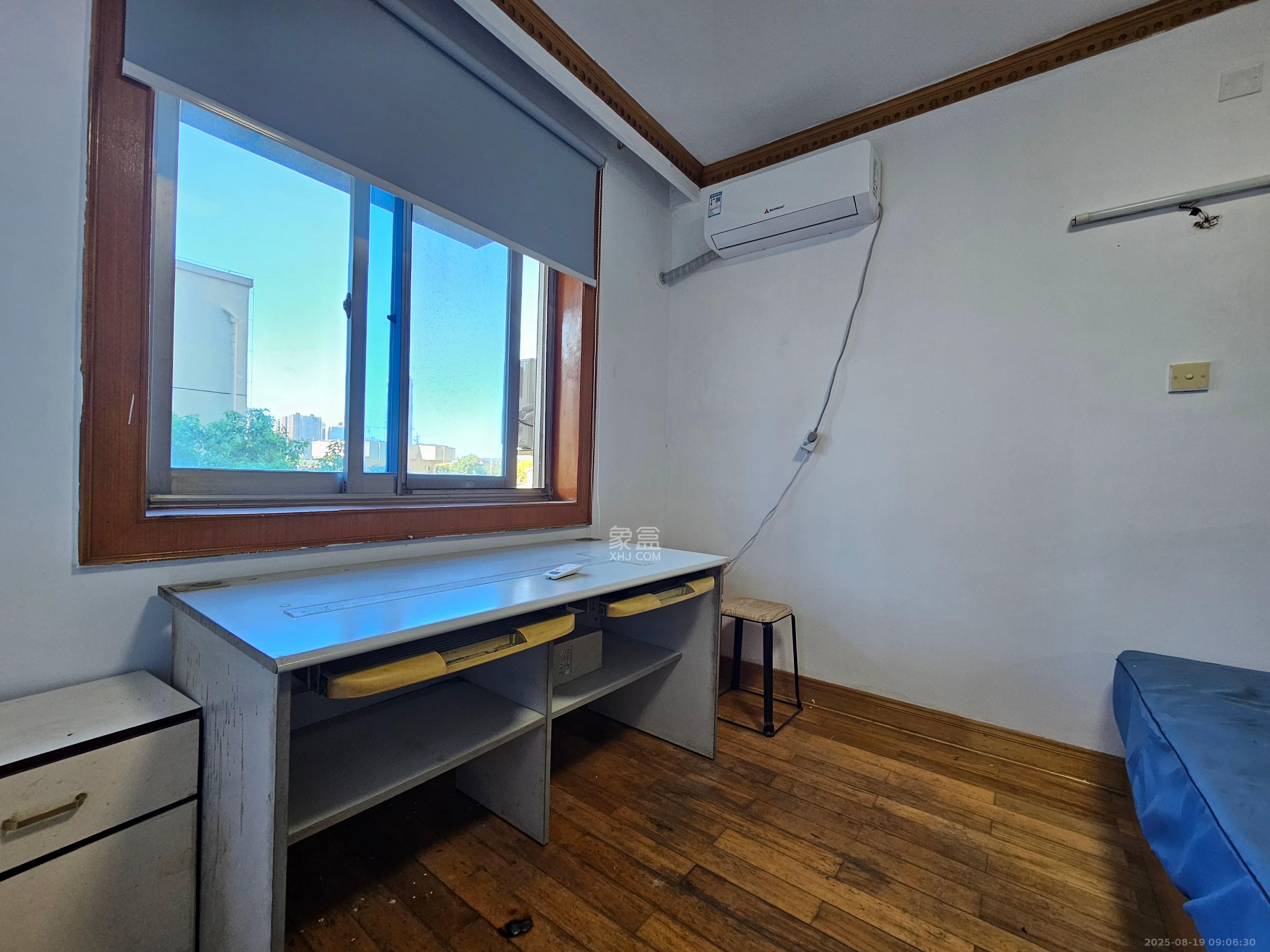 五水厂宿舍  2室1厅1卫    1700.0元/月 五水厂宿舍  2室1厅1卫    1700.0元/月室内图1