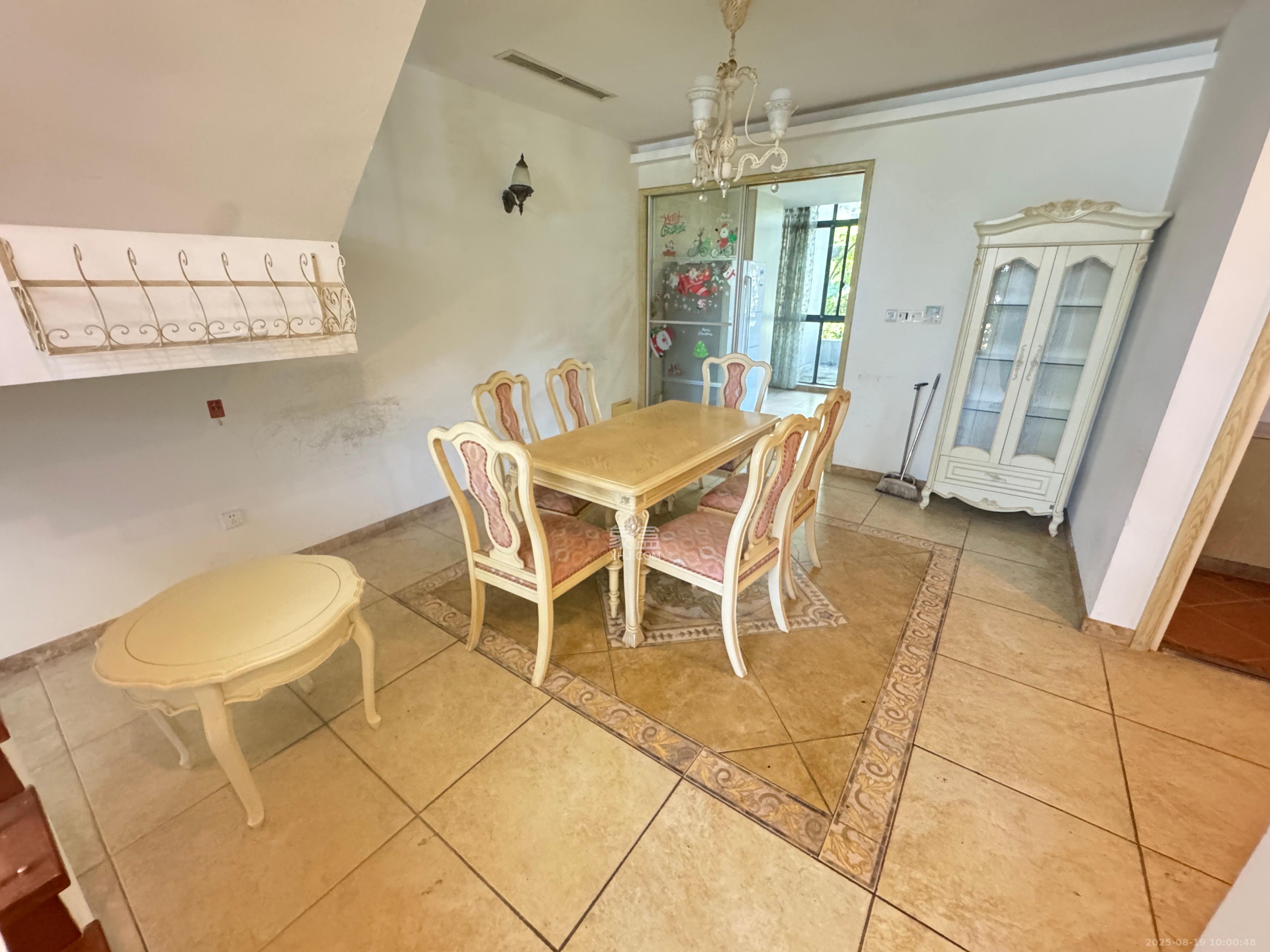 西山汇景一、二期 4室3厅3卫 8500.0元/月 西山汇景一、二期 4室3厅3卫 8500.0元/月室内图