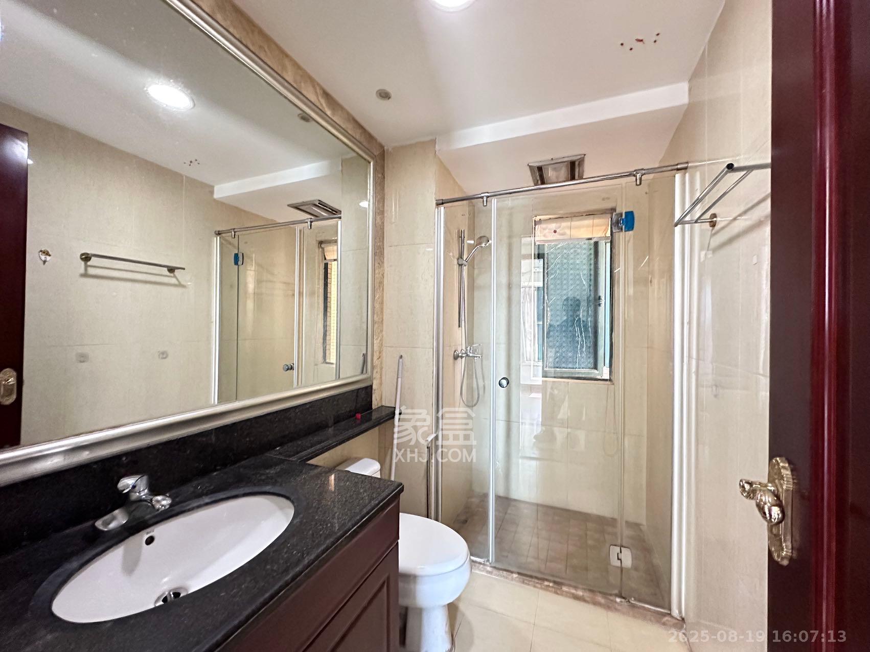 恒大雅苑 3室2厅1卫 2000.0元/月 恒大雅苑 3室2厅1卫 2000.0元/月室内图