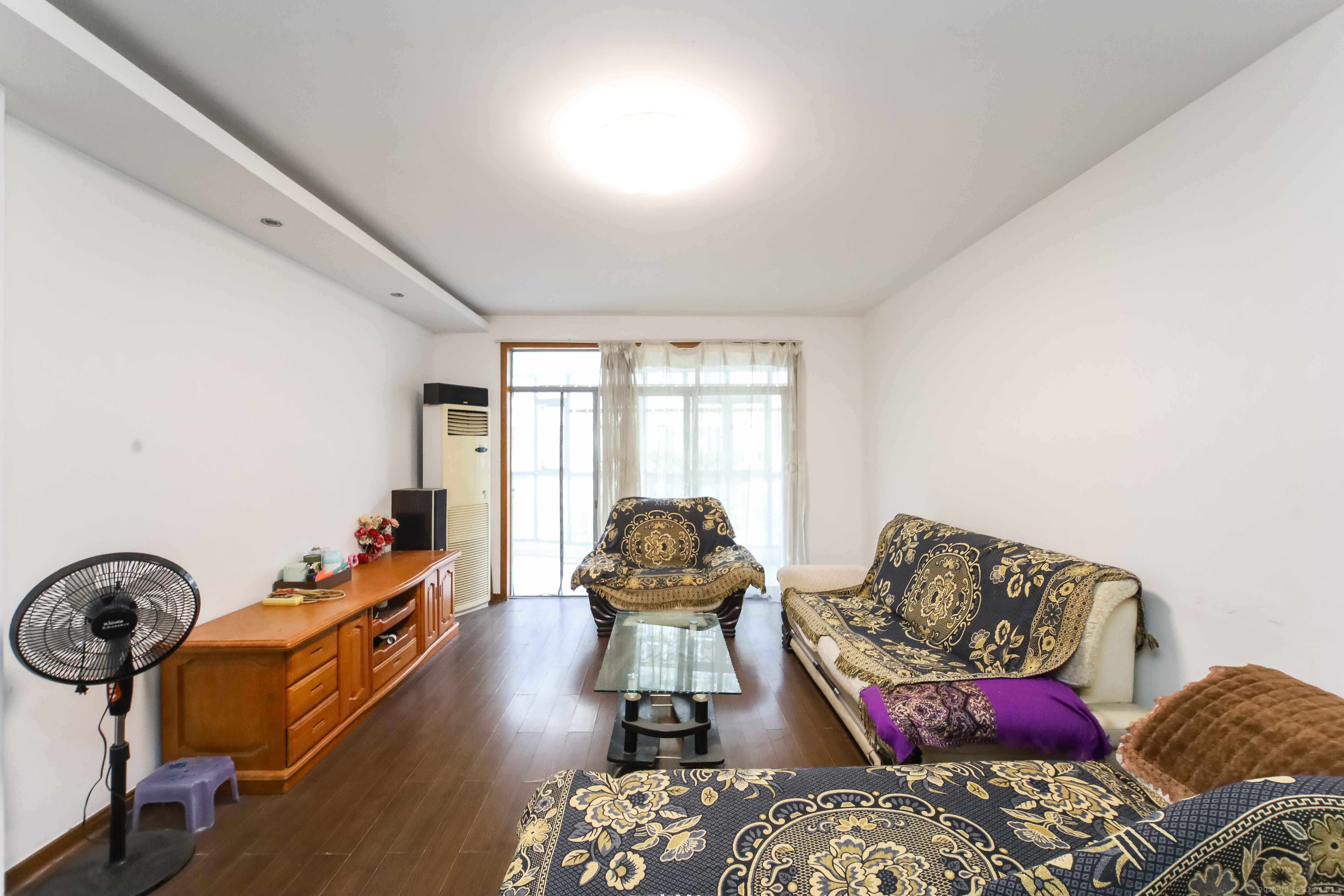 芙蓉苑  3室2厅1卫    81.6万客厅