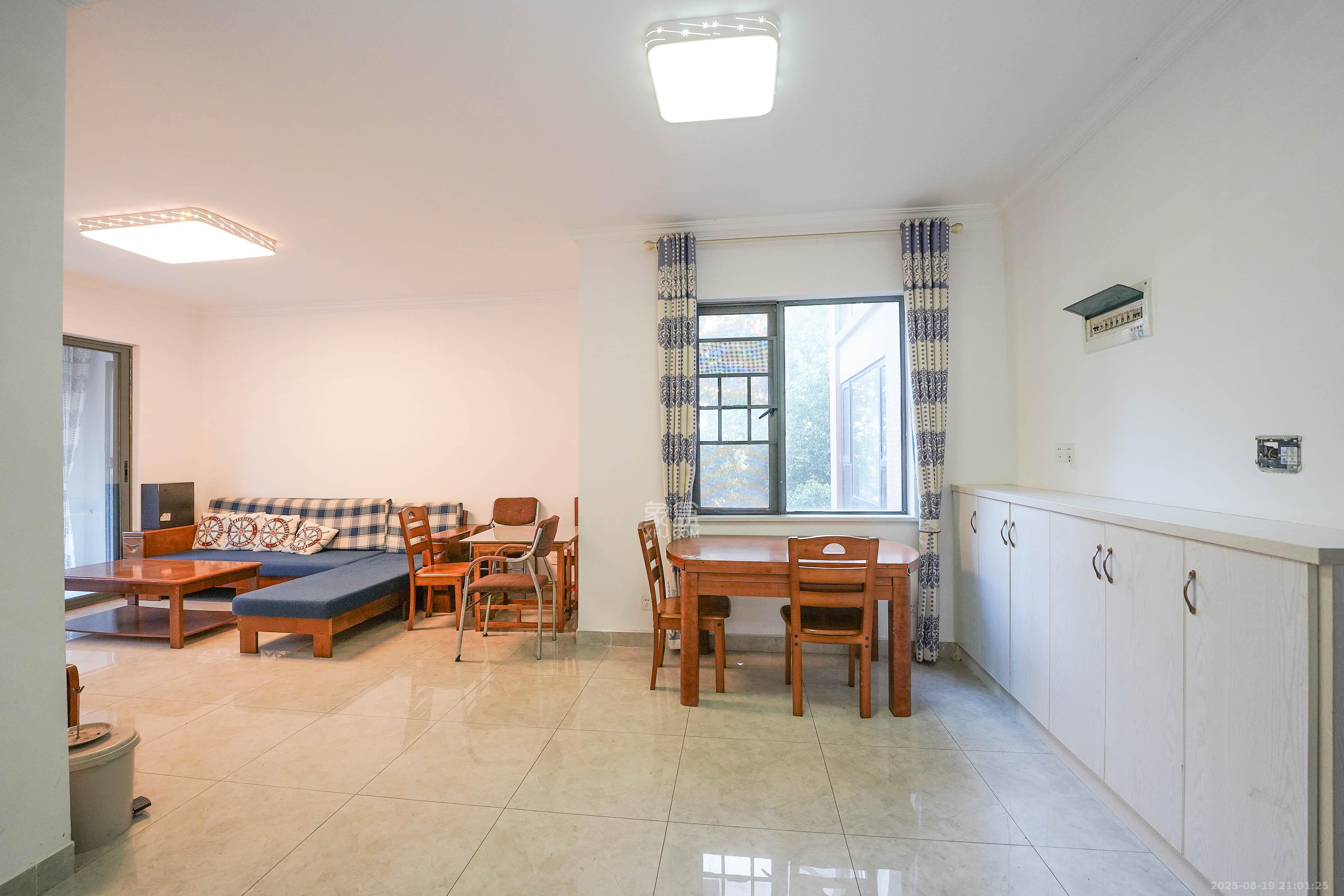 和美星城  2室2厅1卫    68.0万 和美星城  2室2厅1卫    68.0万客厅