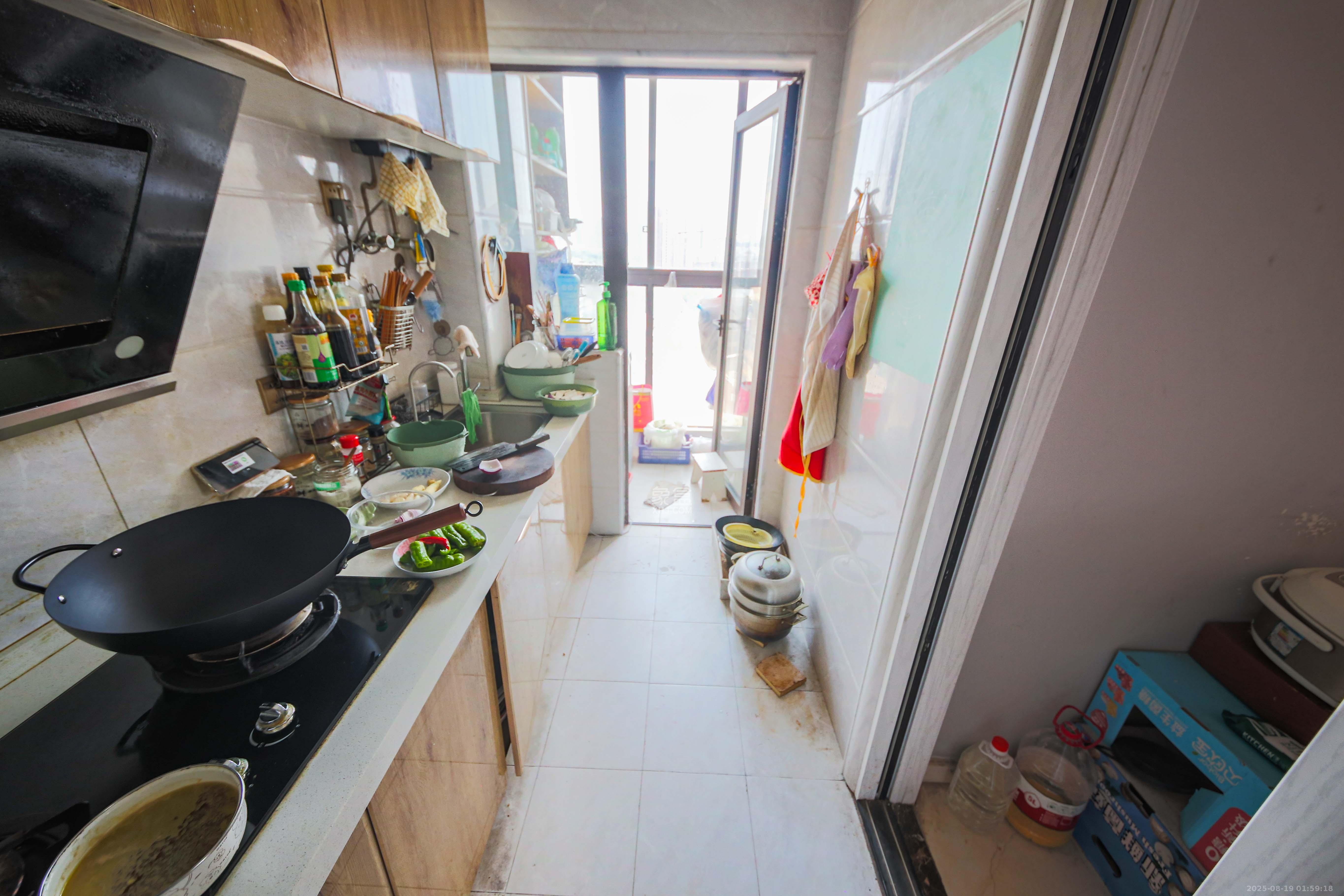 中建信和城  3室2厅2卫    138.0万厨房