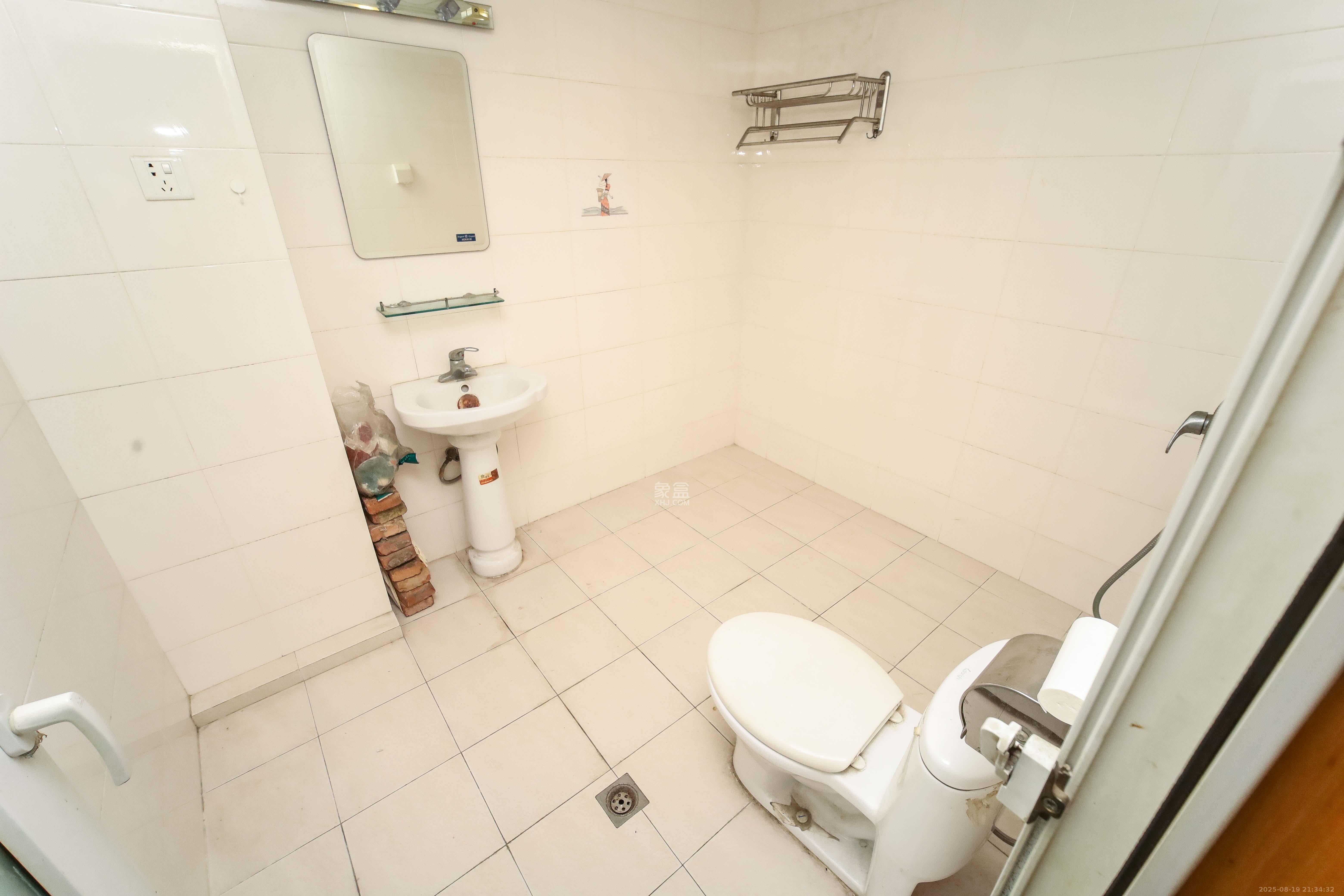 芙蓉苑  3室2厅1卫    81.6万卫生间