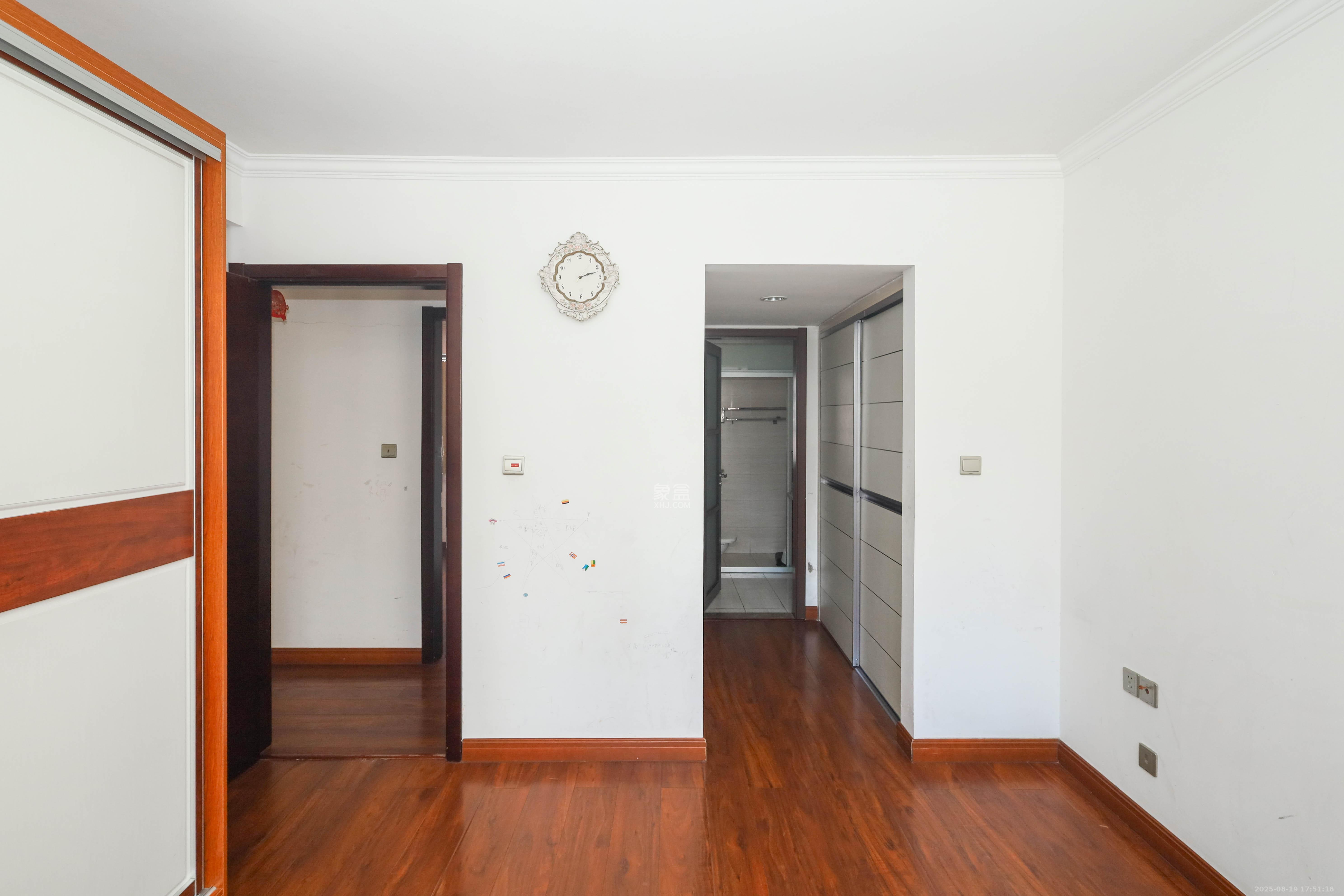 好莱城(弘德西街) 4室2厅2卫 104.0万 好莱城(弘德西街) 4室2厅2卫 104.0万卧室