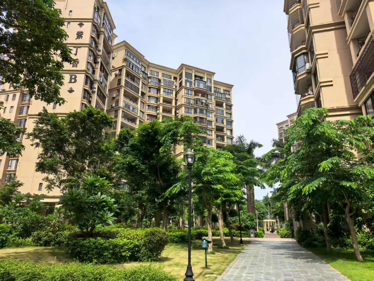 滨江帝景二期（三期）  3室2厅2卫   195.80万客厅