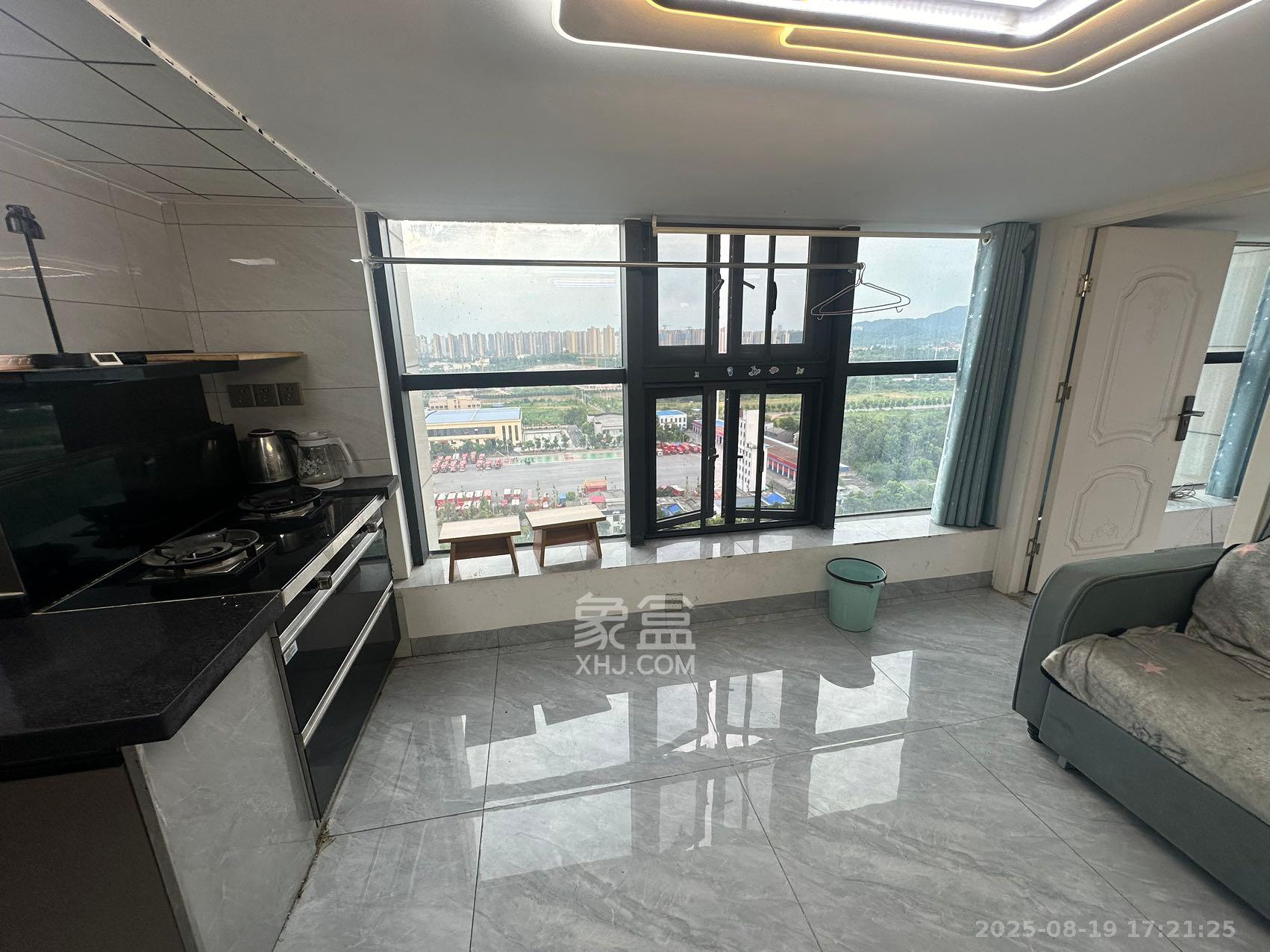 开利星空城市公馆  4室1厅1卫    1600.0元/月室内图