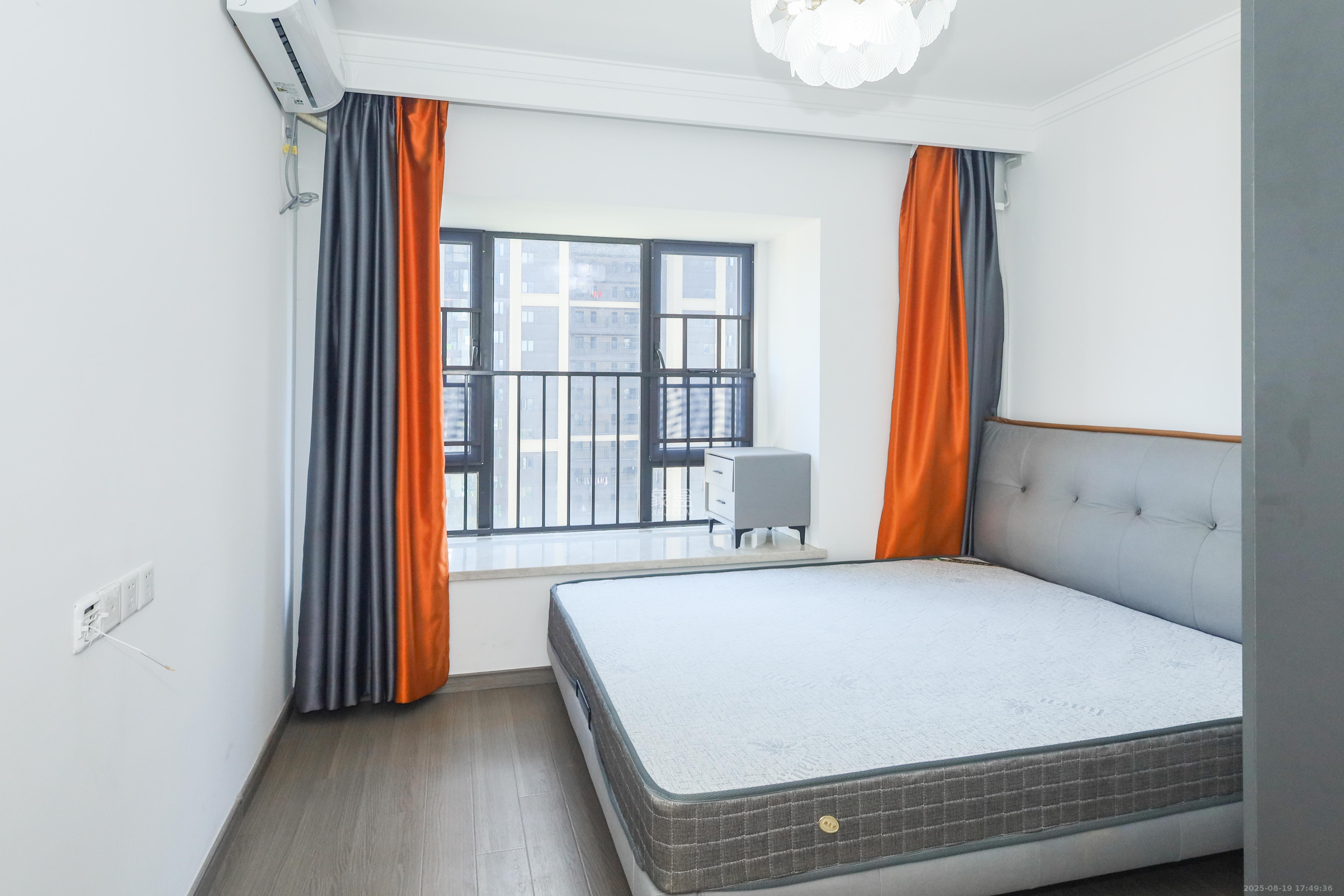 越秀亲爱里  4室2厅2卫    136.0万 越秀亲爱里  4室2厅2卫    136.0万卧室