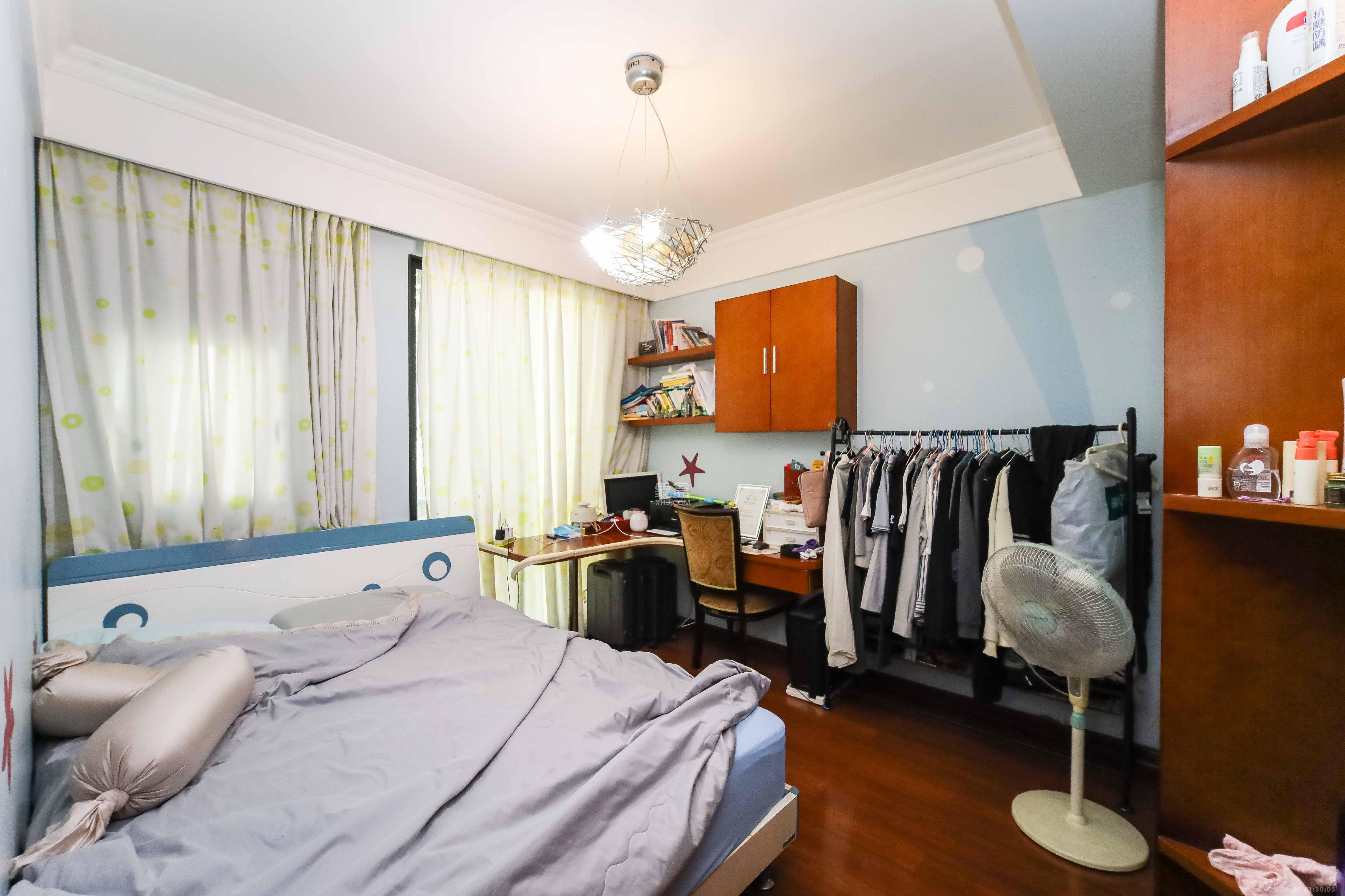 西街花园  3室2厅2卫    145.0万 西街花园  3室2厅2卫    145.0万卧室