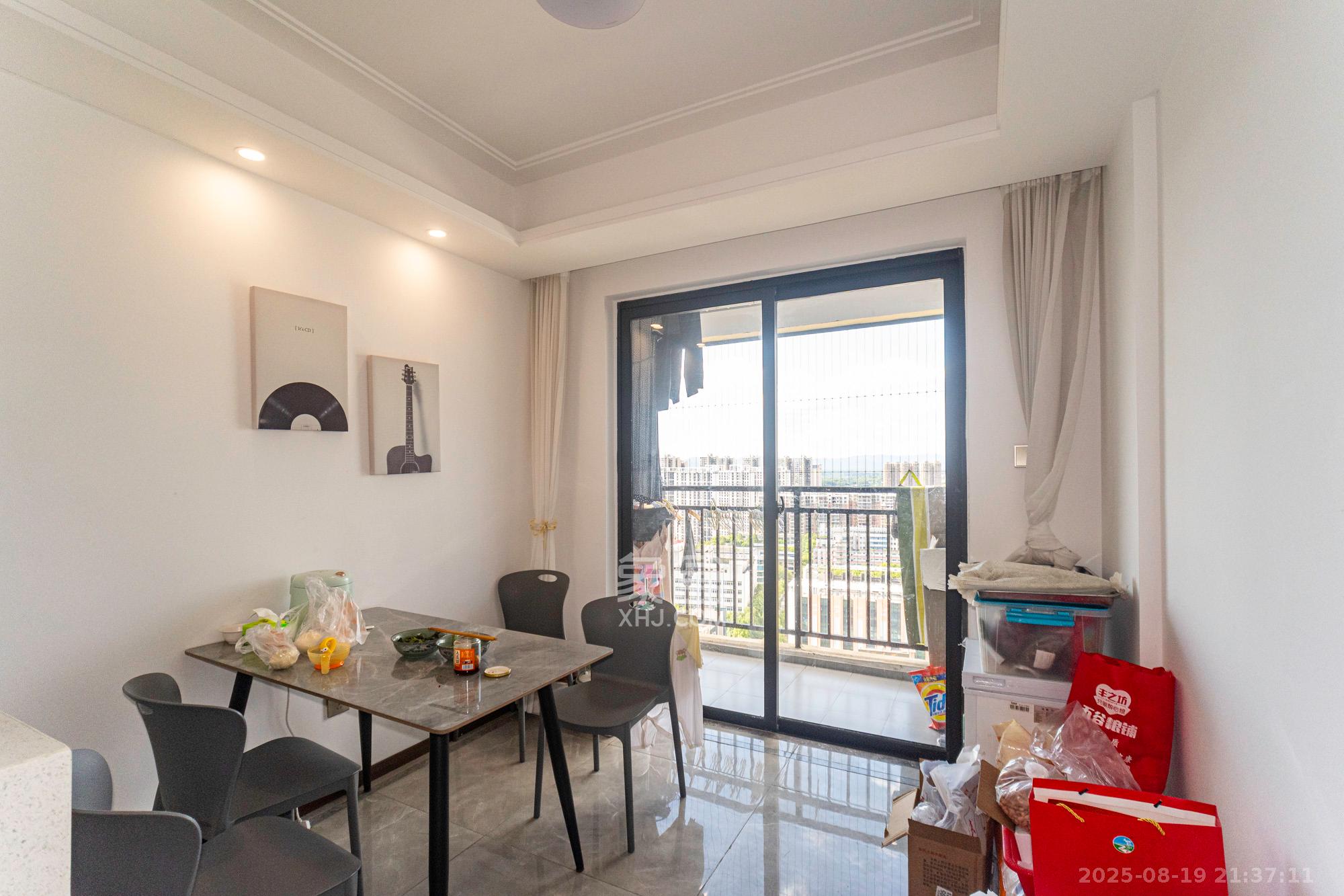 星城春晓 3室2厅1卫 90.0万 星城春晓 3室2厅1卫 90.0万客厅