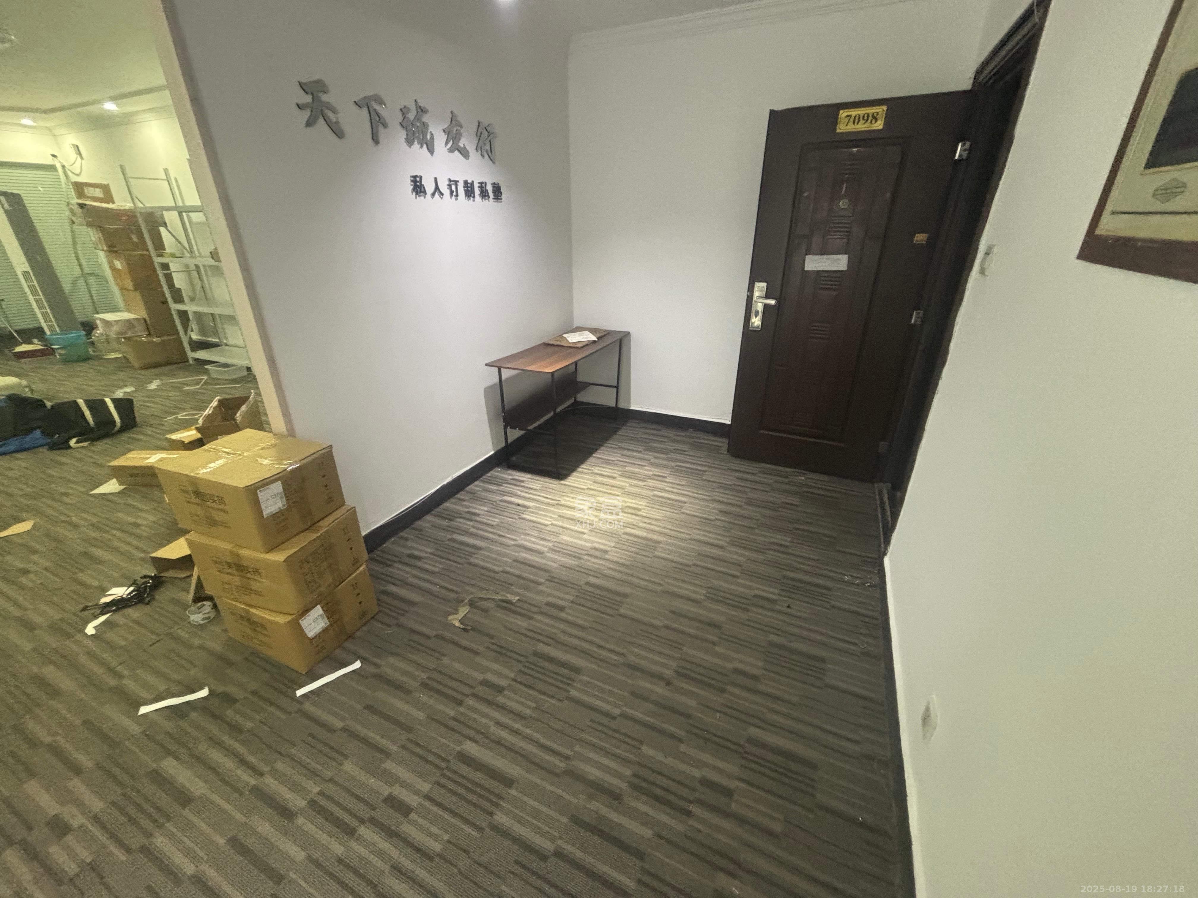 蓝色地标 1室1厅1卫 2400.0元/月 蓝色地标 1室1厅1卫 2400.0元/月室内图