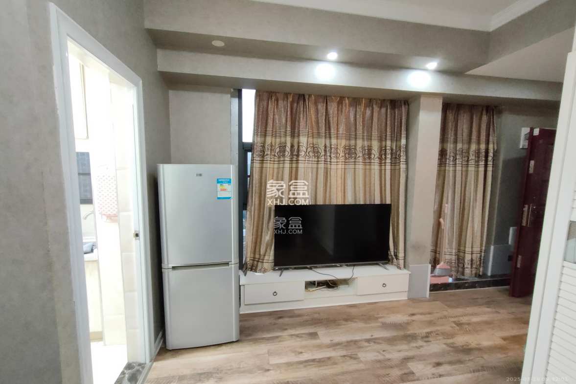 第六都(陆都小区)  1室0厅0卫    1800.0元/月 第六都(陆都小区)  1室0厅0卫    1800.0元/月室内图1