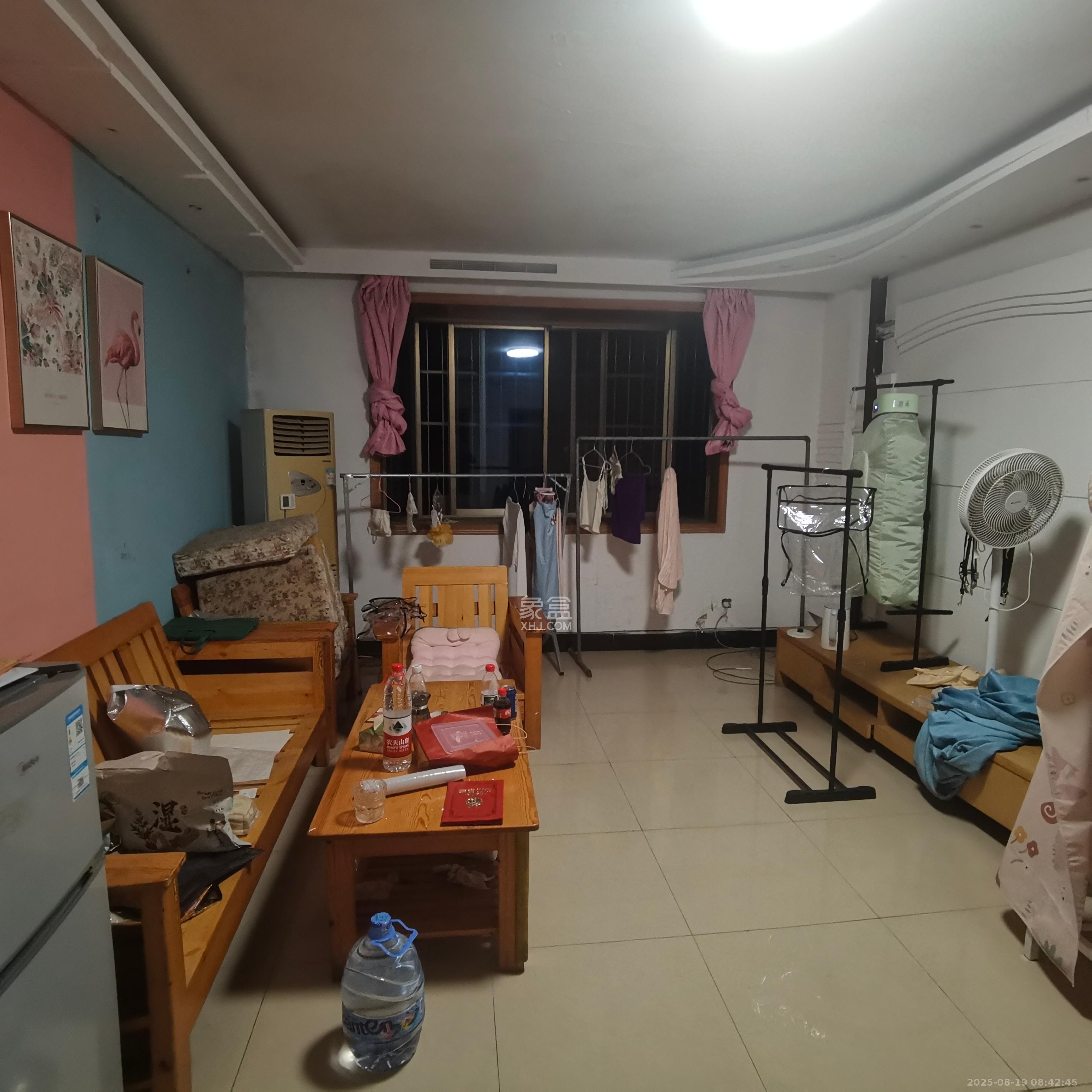 东南明苑 3室2厅2卫 2500.0元/月 东南明苑 3室2厅2卫 2500.0元/月室内图