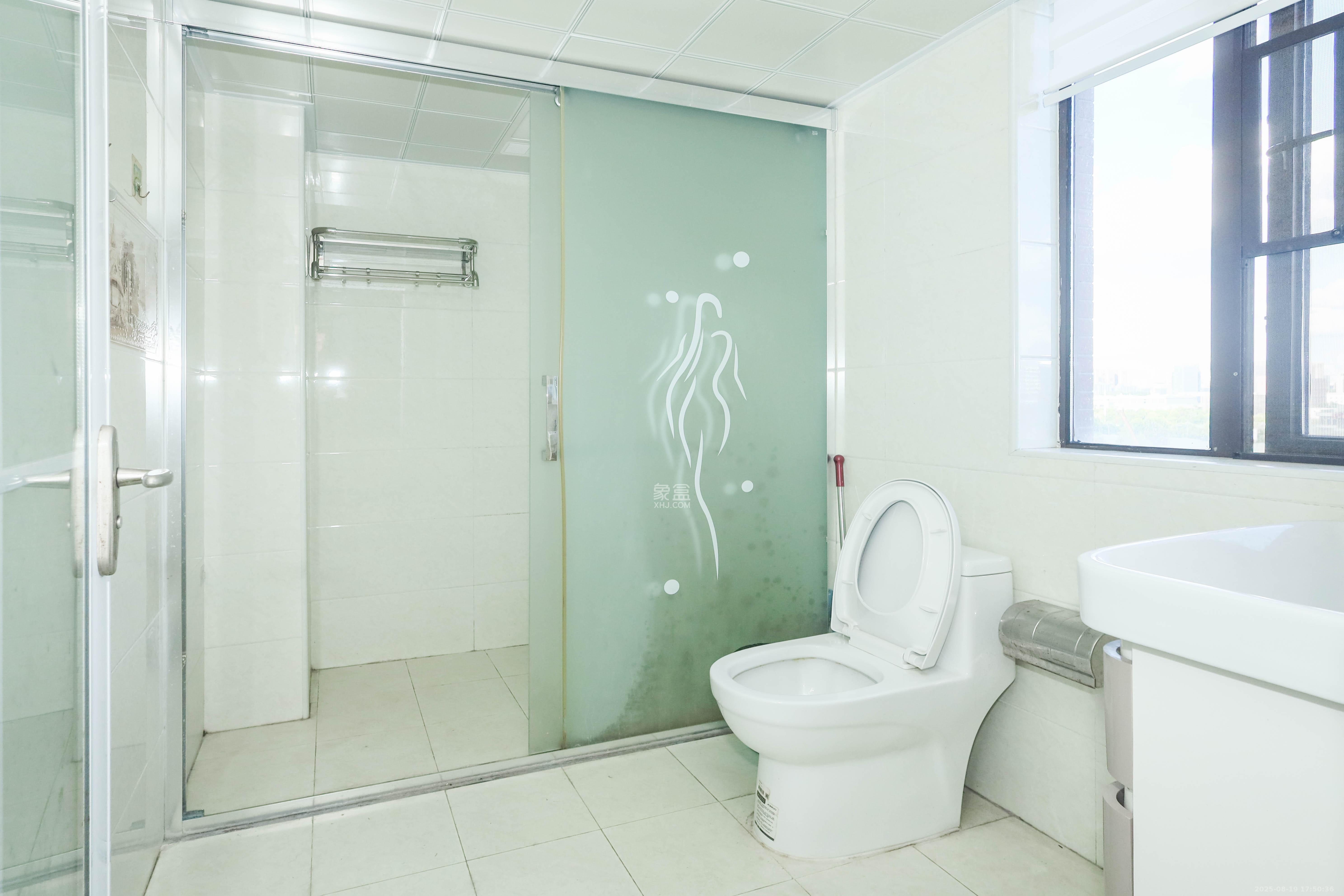 中冶中央公园 3室2厅2卫 105.0万 中冶中央公园 3室2厅2卫 105.0万卫生间