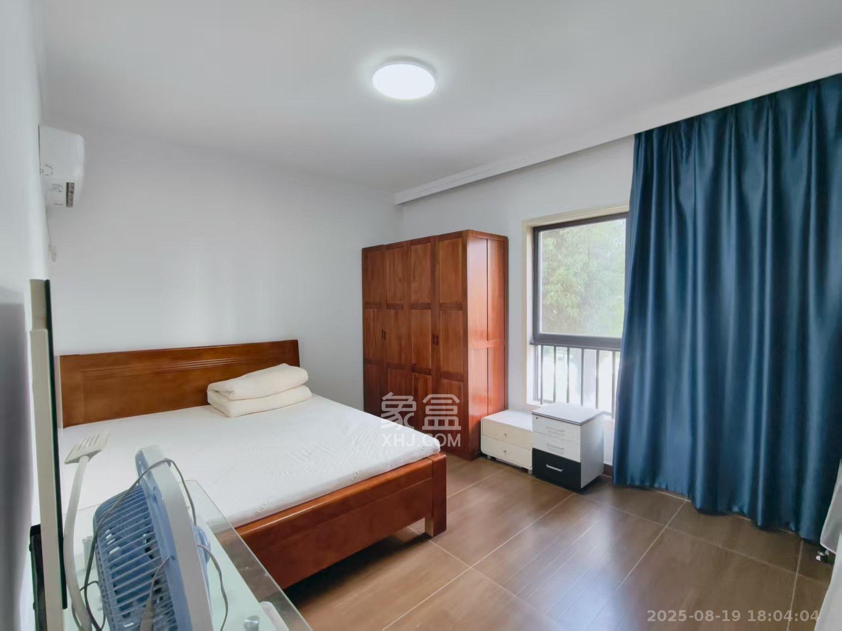 阳光100一期、四五期  3室2厅2卫    3500.0元/月 阳光100一期、四五期  3室2厅2卫    3500.0元/月室内图