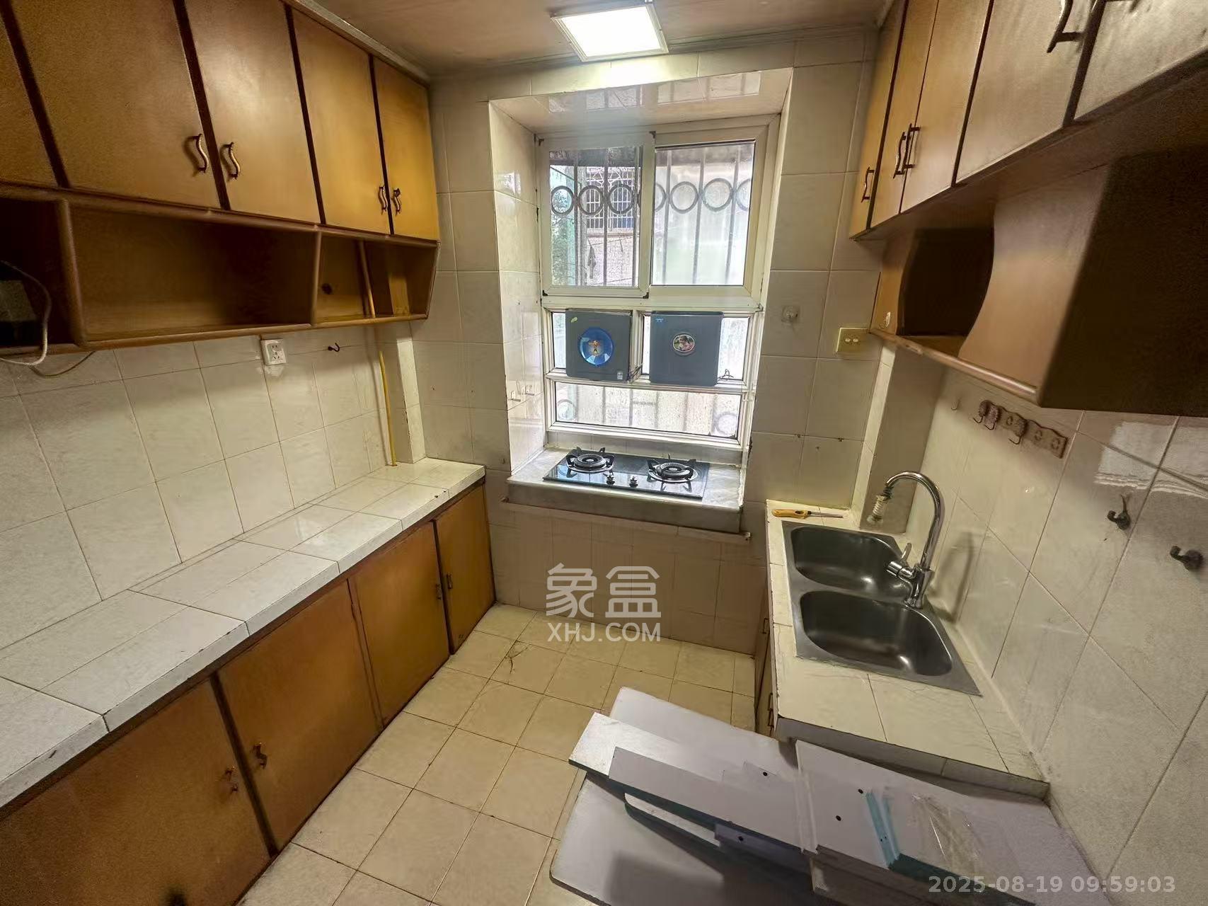 德政园  3室1厅1卫    1900.0元/月 德政园  3室1厅1卫    1900.0元/月室内图