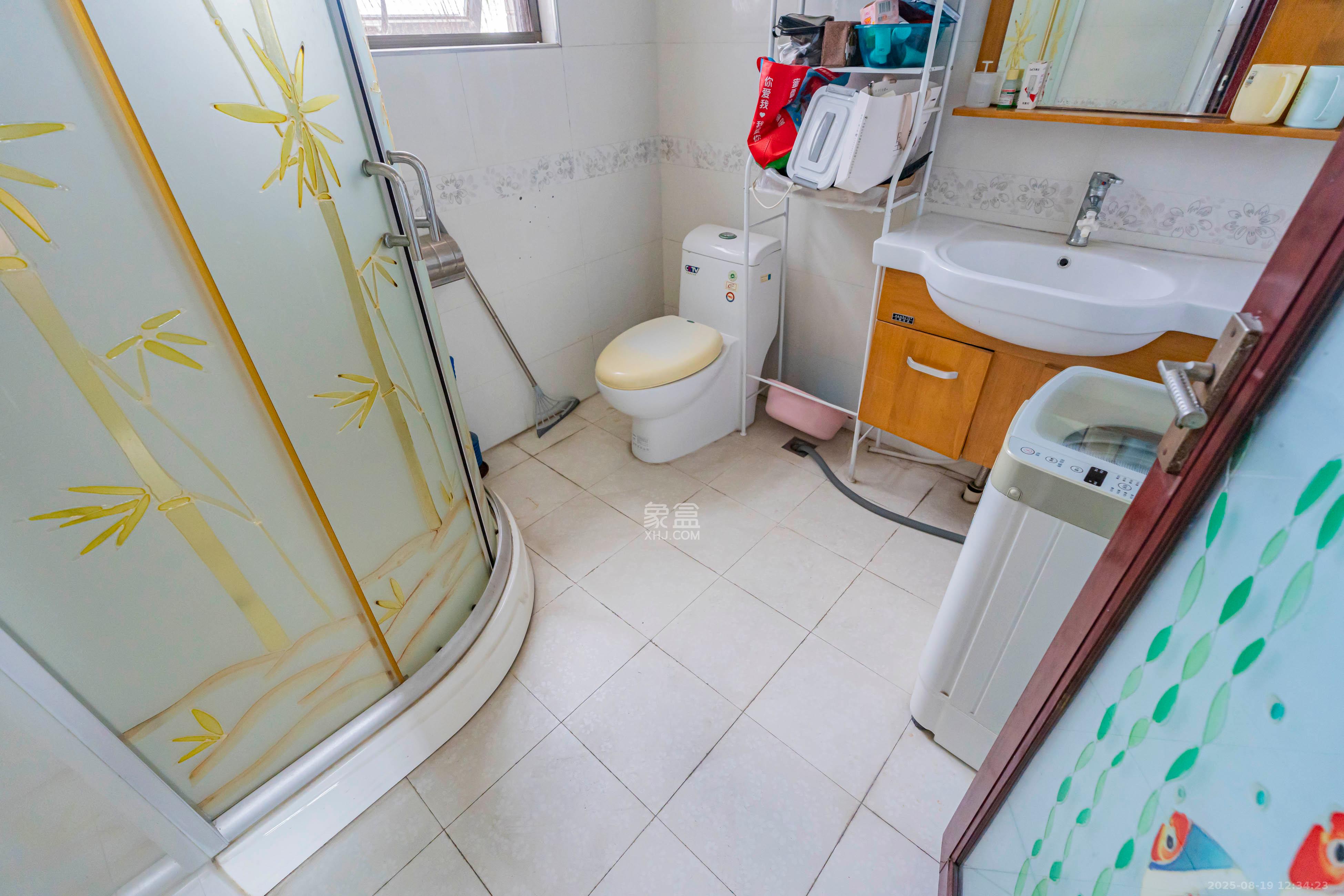 藏珑湖上国际花园  4室2厅2卫    148.0万卫生间