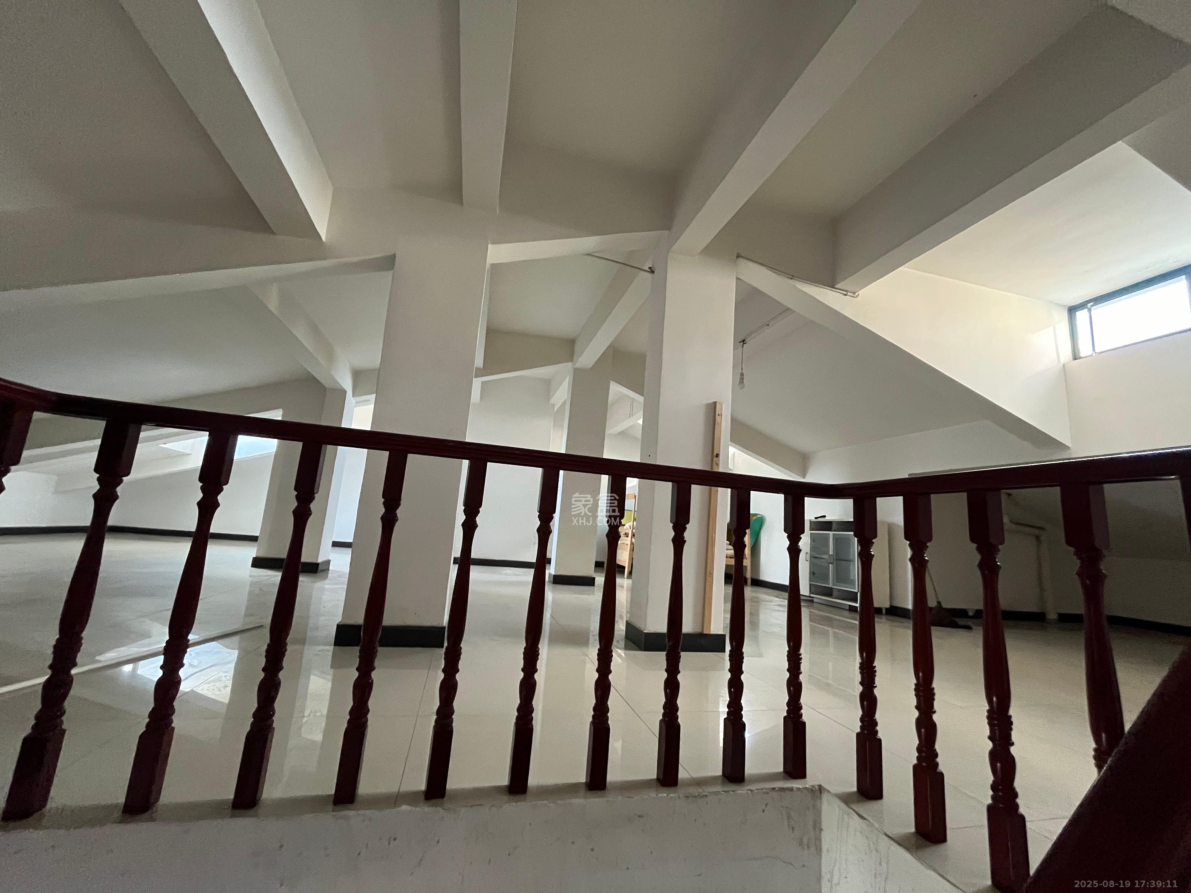 兴泰公寓  4室2厅1卫    2400.0元/月 兴泰公寓  4室2厅1卫    2400.0元/月室内图