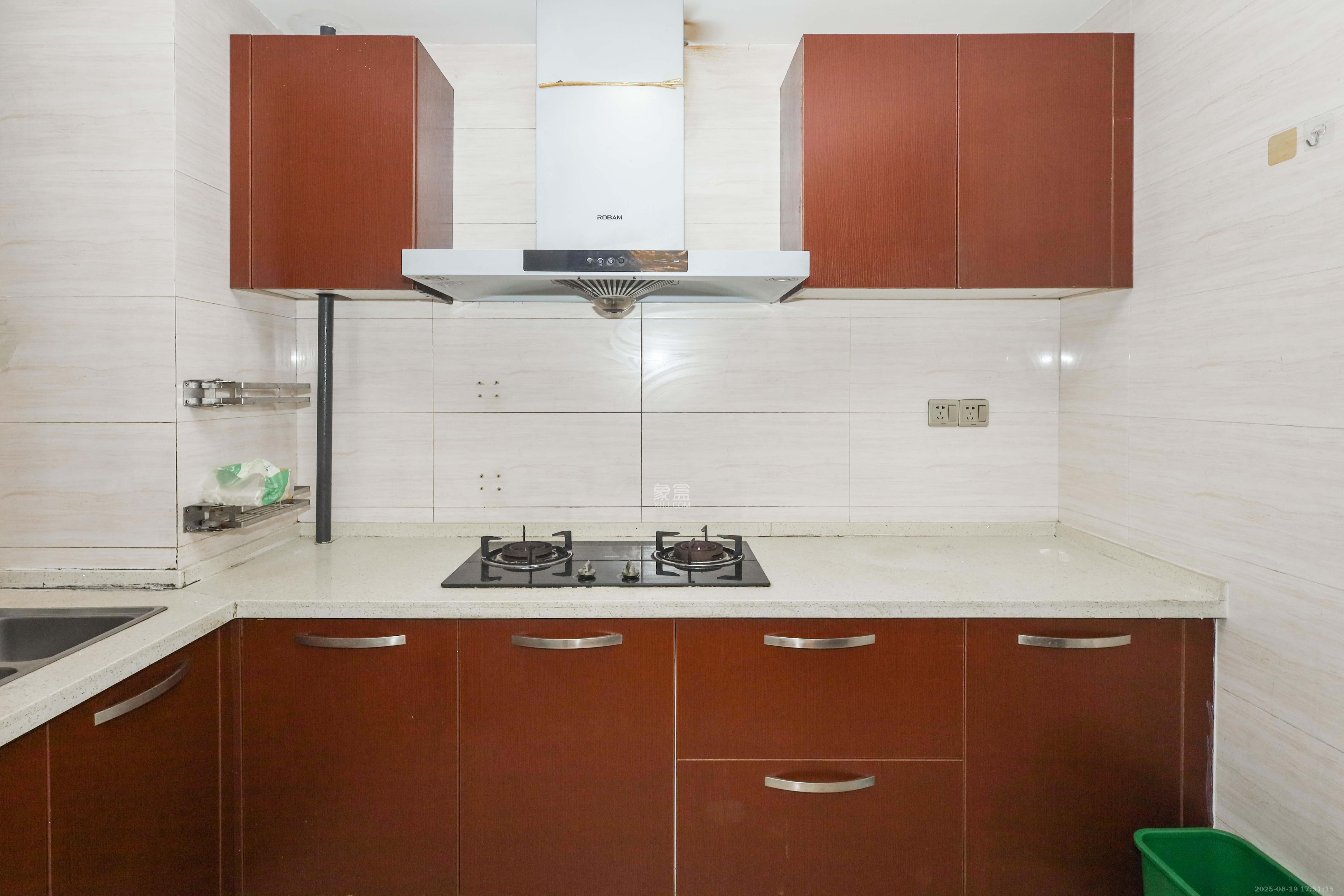 好莱城(弘德西街) 4室2厅2卫 104.0万 好莱城(弘德西街) 4室2厅2卫 104.0万厨房