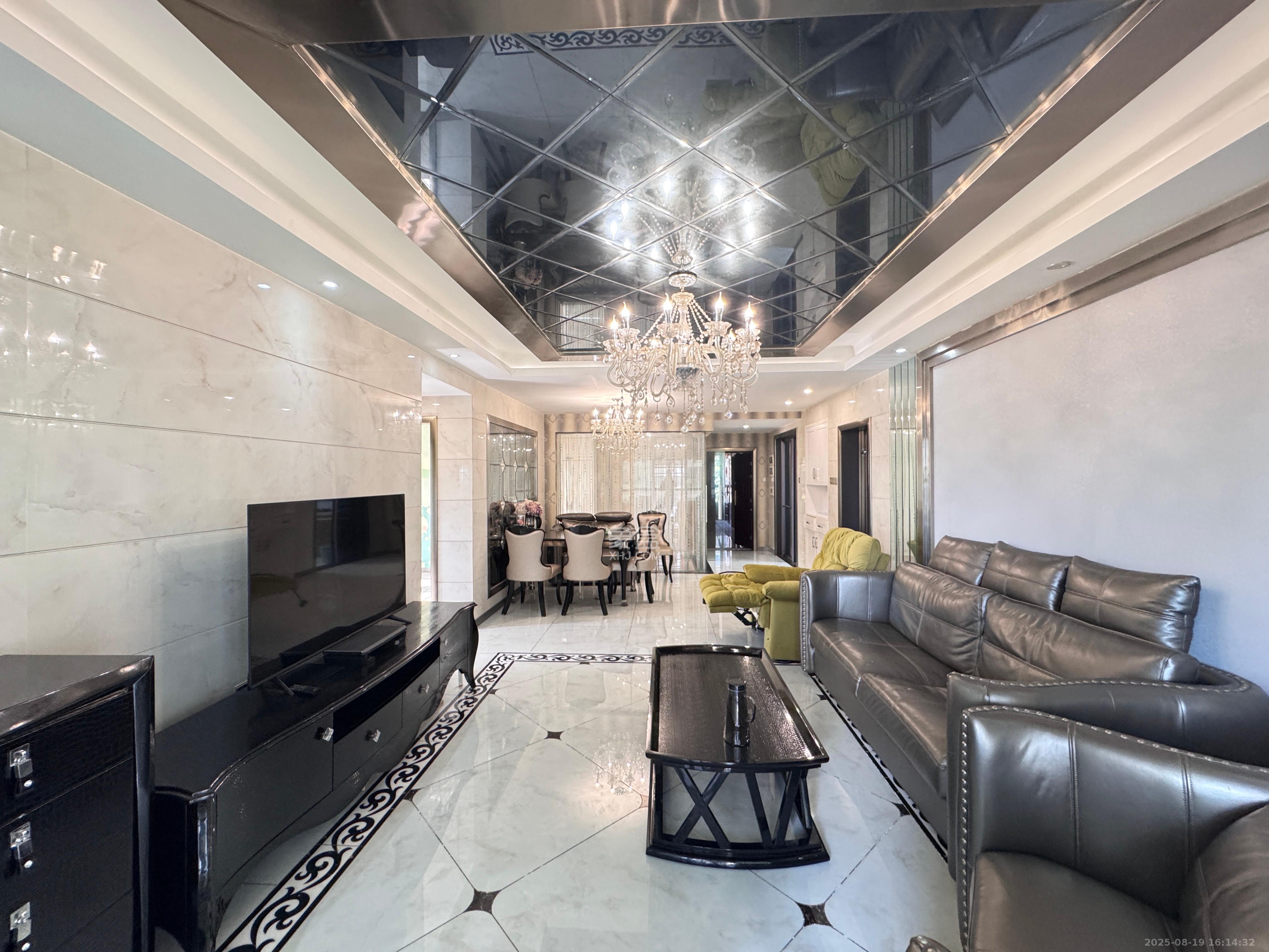 鑫远尚玺苑 3室2厅2卫 4500.0元/月 鑫远尚玺苑 3室2厅2卫 4500.0元/月室内图