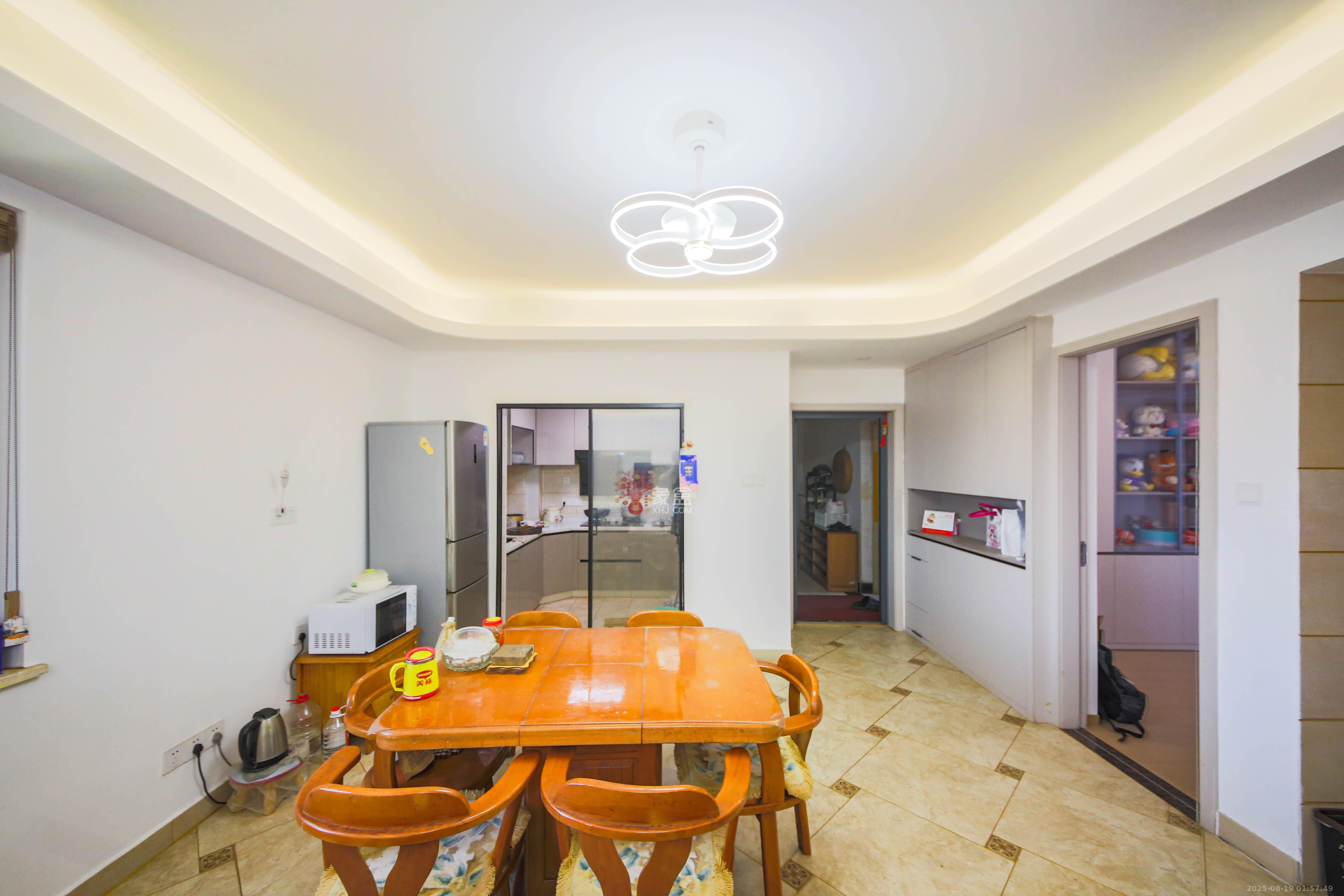 童话里 4室2厅2卫 125.0万 童话里 4室2厅2卫 125.0万客厅