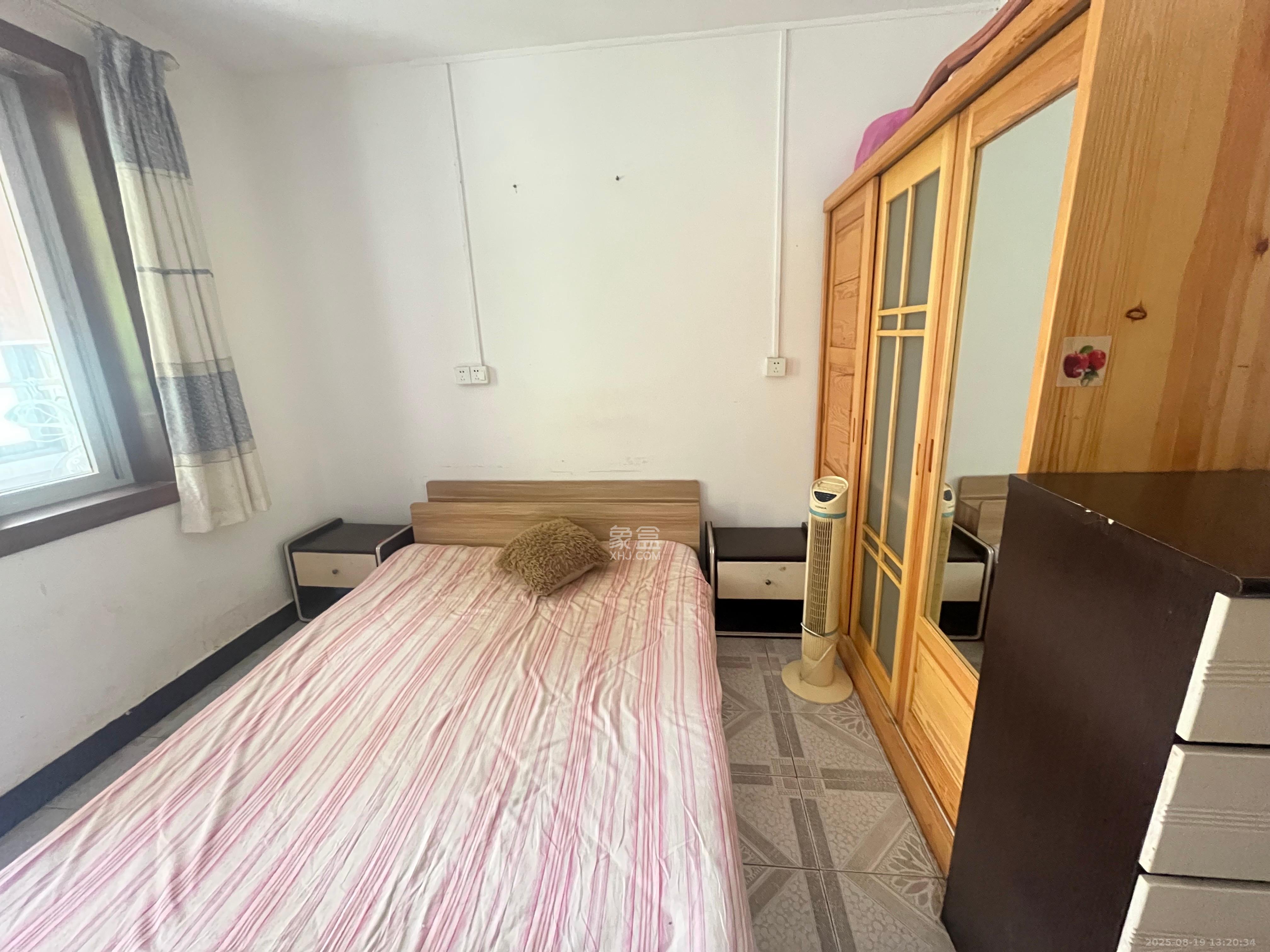 蒋家垅社区  2室1厅1卫    1250.0元/月室内图