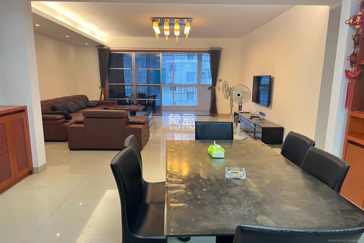 盛湘家园  3室2厅2卫    2200.0元/月 盛湘家园  3室2厅2卫    2200.0元/月室内图