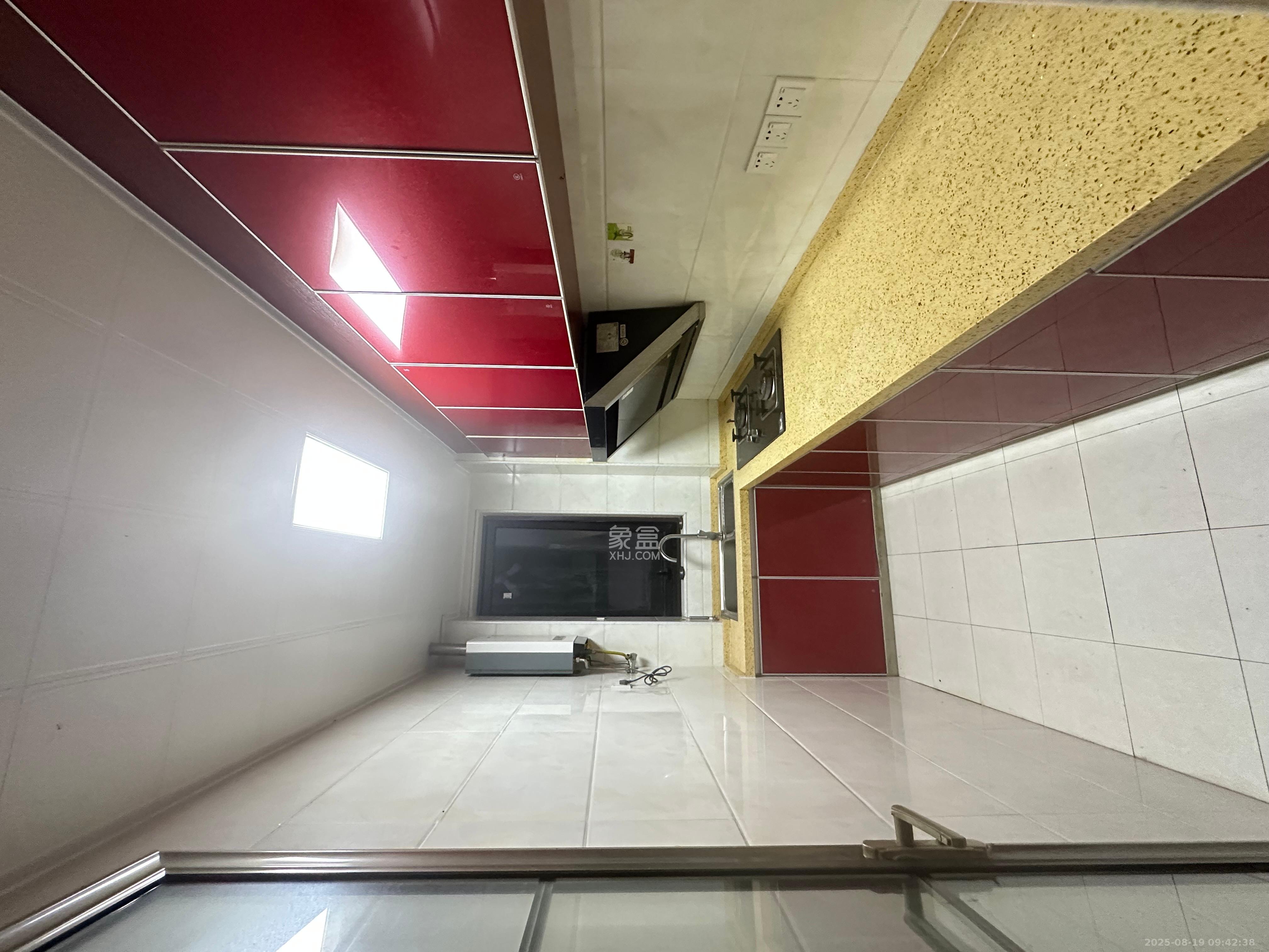 国泰九龙湾  2室2厅1卫    1900.0元/月 国泰九龙湾  2室2厅1卫    1900.0元/月室内图