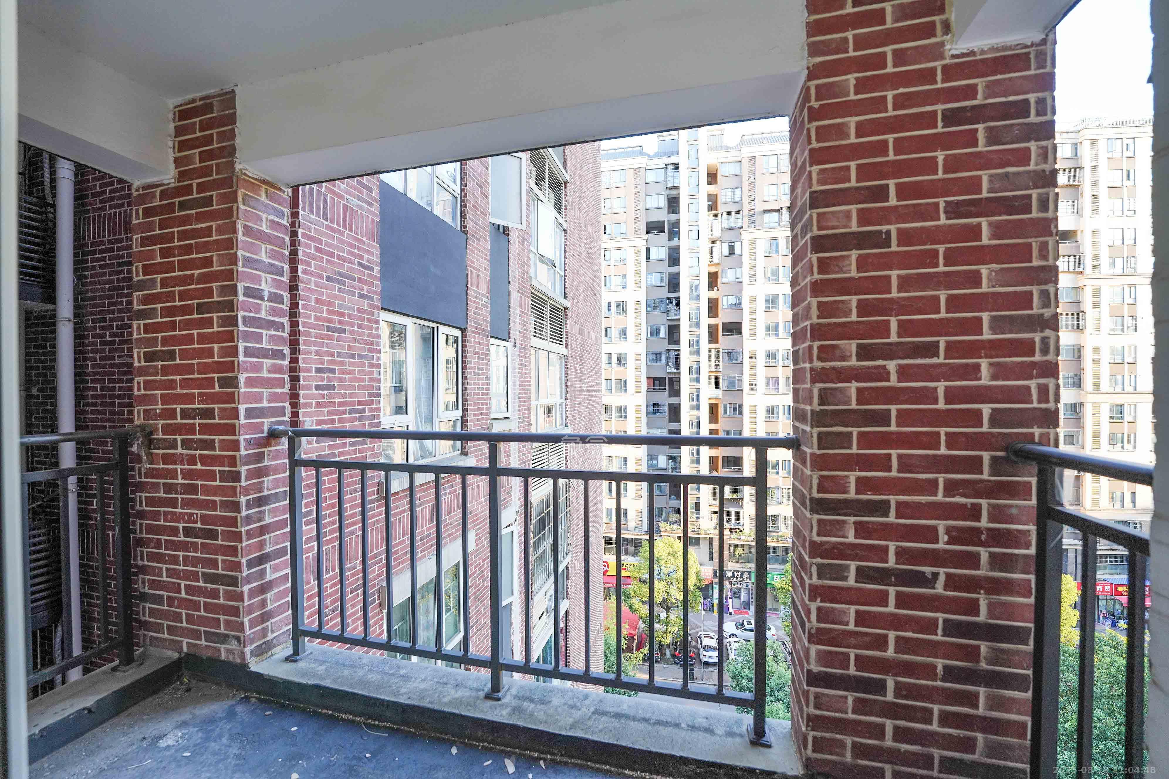 哈佛小镇（五矿哈佛小镇）  3室2厅2卫    65.0万阳台