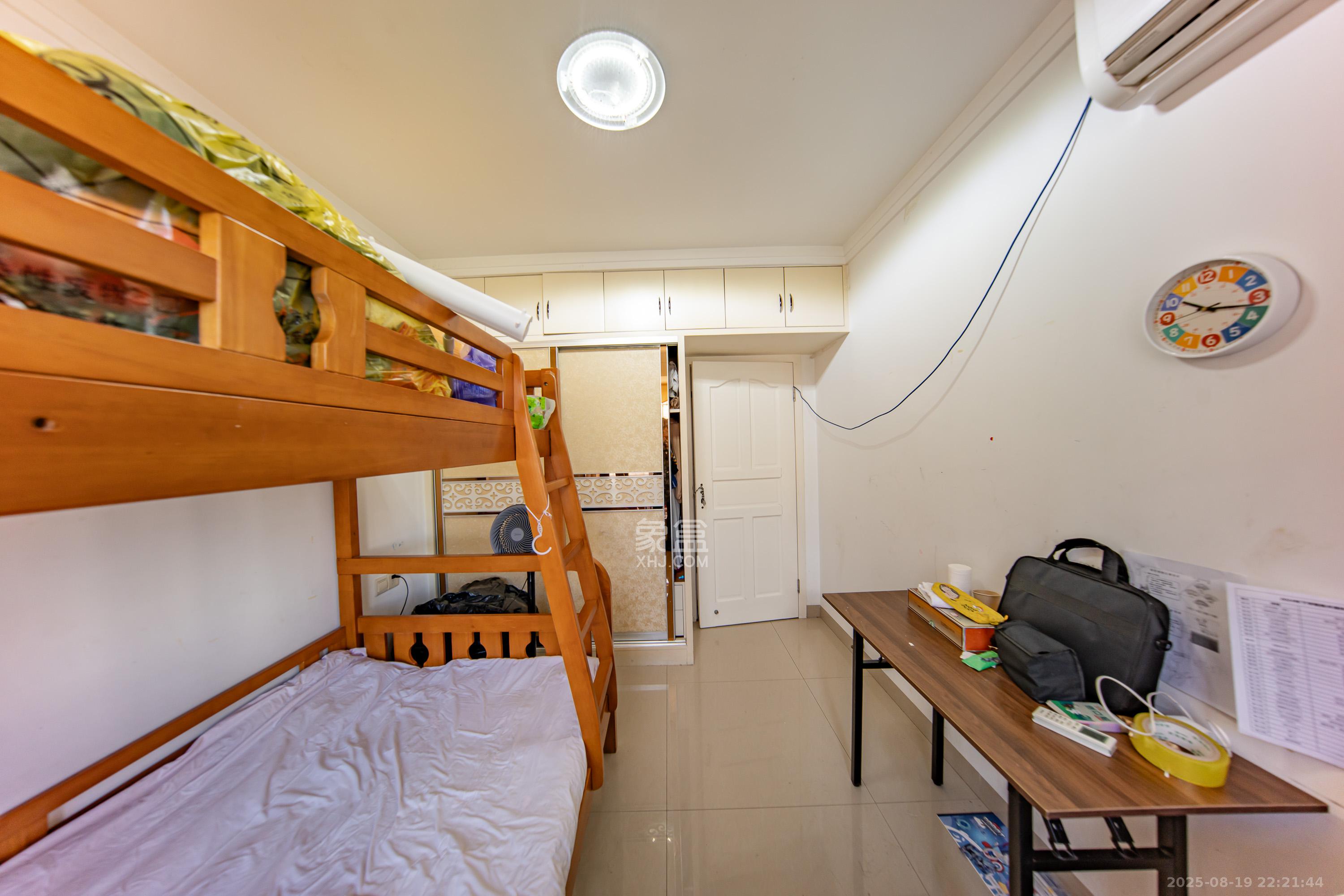 枫华府第 1室2厅1卫 46.0万 枫华府第 1室2厅1卫 46.0万卧室