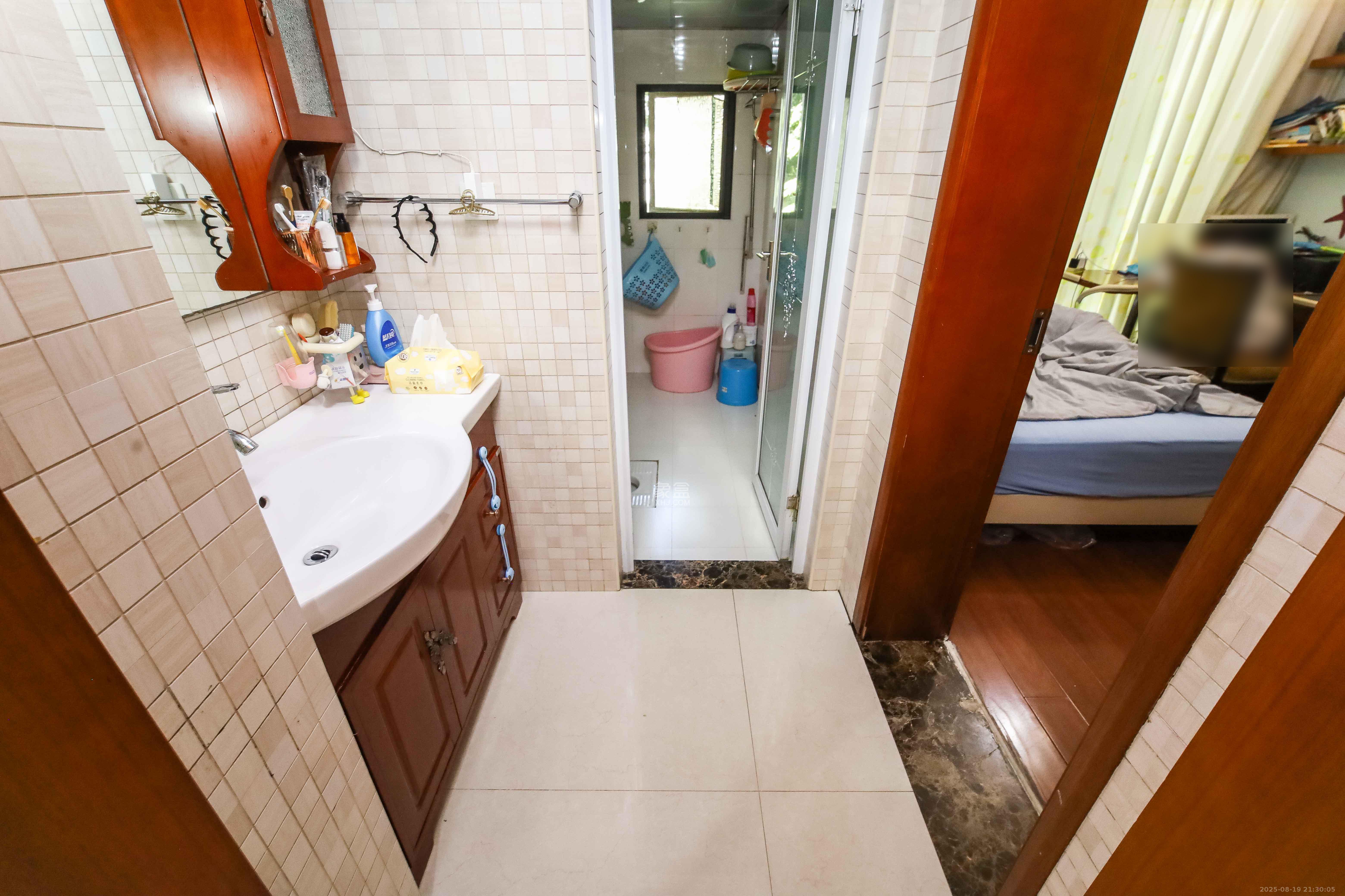 西街花园  3室2厅2卫    145.0万 西街花园  3室2厅2卫    145.0万卫生间