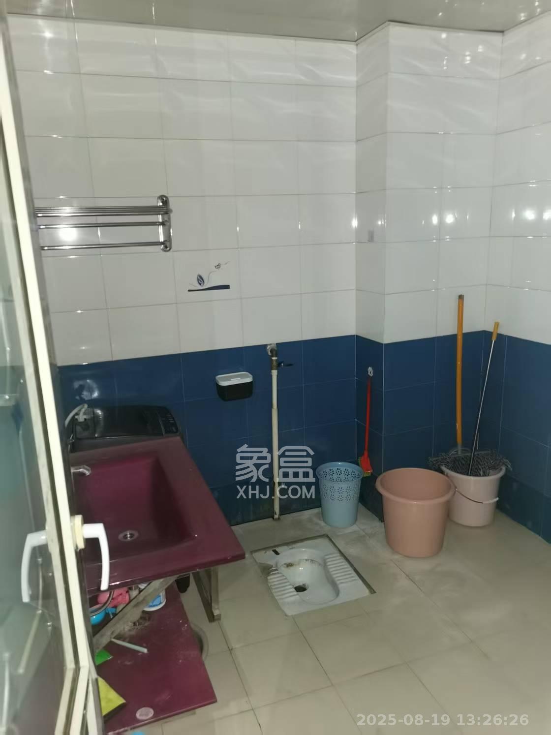 中南汽车世界 2室2厅1卫 880.0元/月 中南汽车世界 2室2厅1卫 880.0元/月室内图