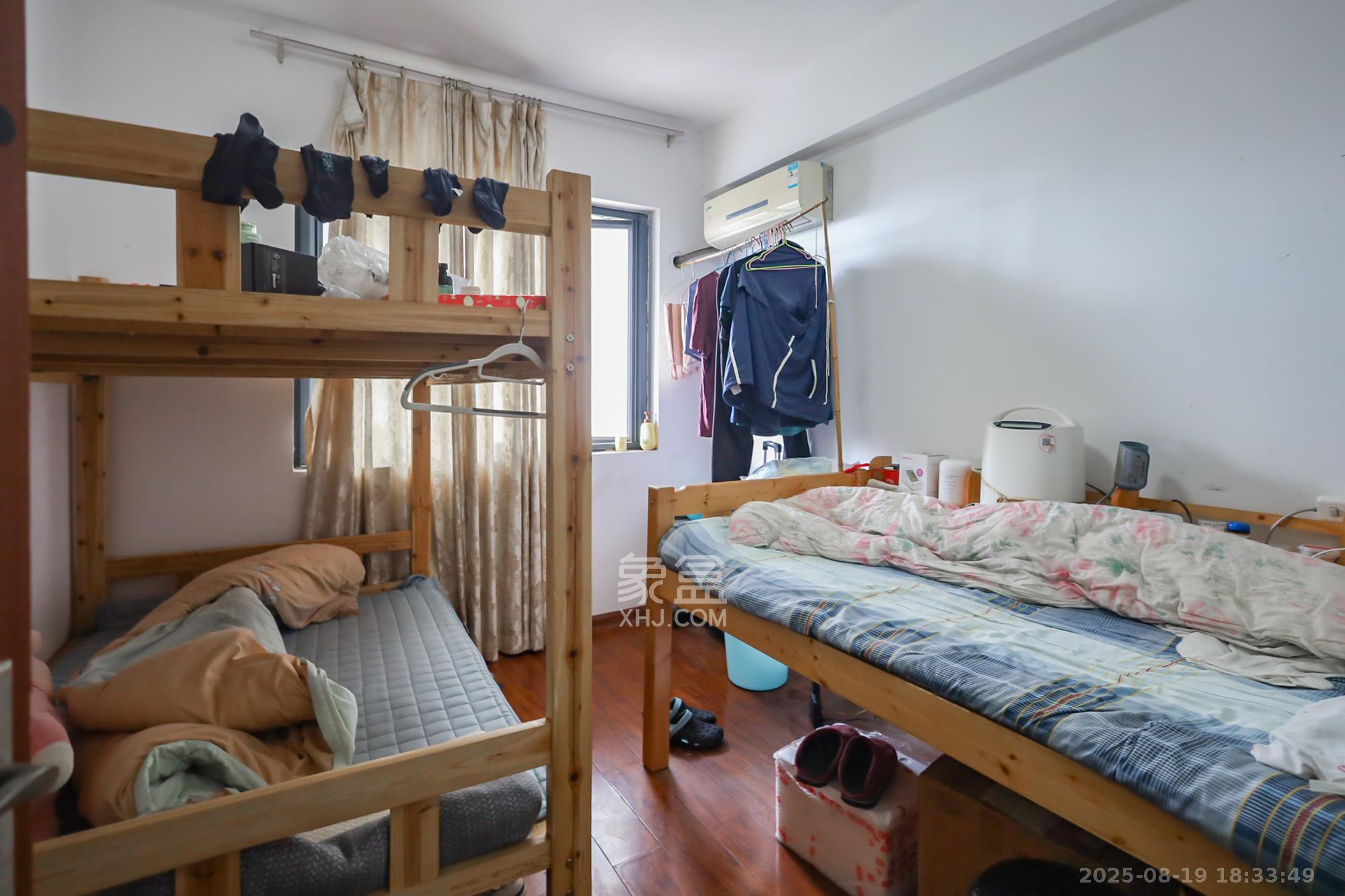 美林银谷  3室2厅1卫    105.0万卧室