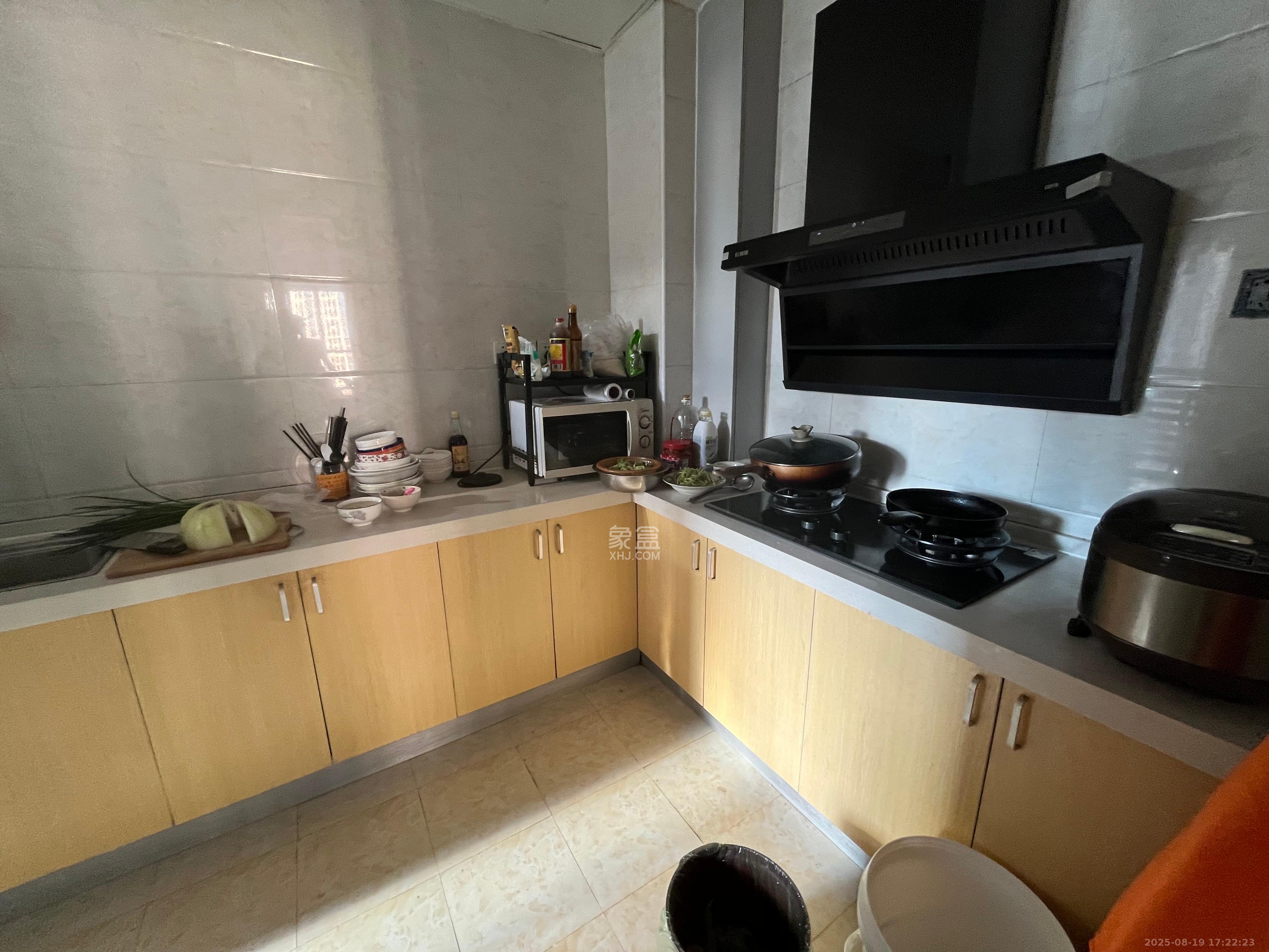 和泓梅溪四季 4室2厅1卫 2200.0元/月 和泓梅溪四季 4室2厅1卫 2200.0元/月室内图