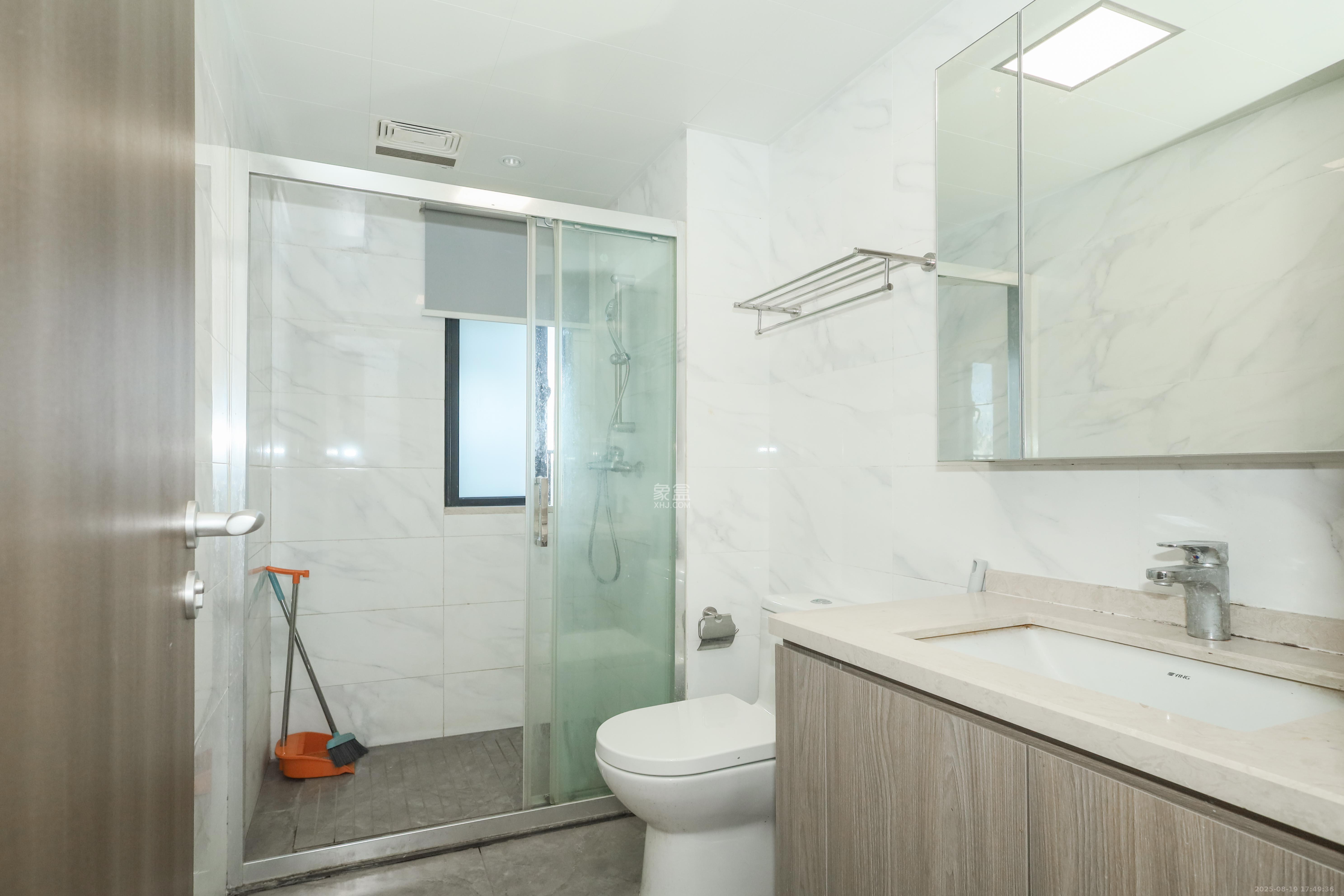 越秀亲爱里  4室2厅2卫    136.0万 越秀亲爱里  4室2厅2卫    136.0万卫生间